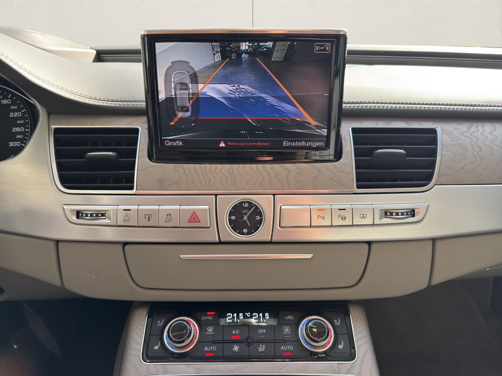AUDI A8 4.0 TFSI V8 quattro tiptronic-image-15