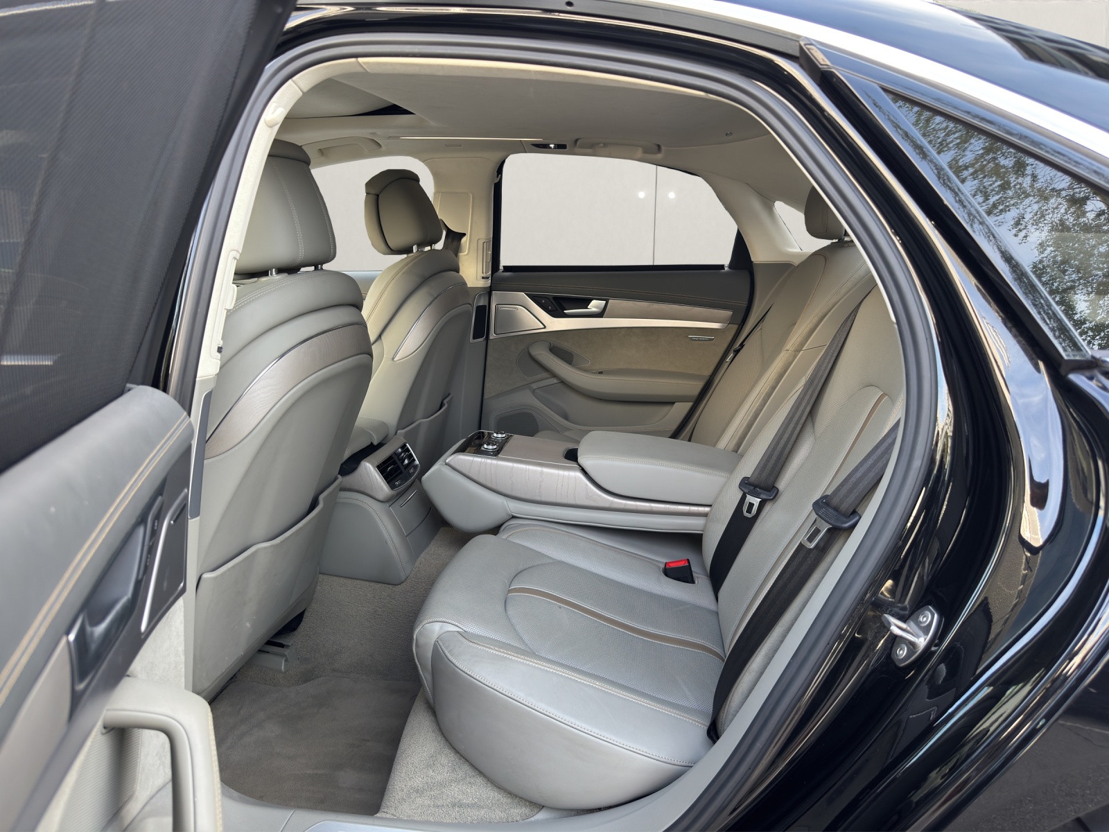 AUDI A8 4.0 TFSI V8 quattro tiptronic-image-11