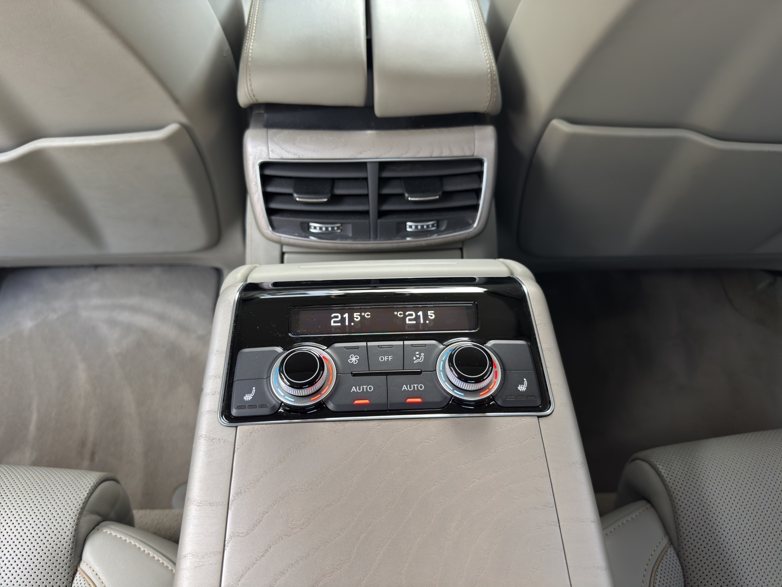 AUDI A8 4.0 TFSI V8 quattro tiptronic-image-14
