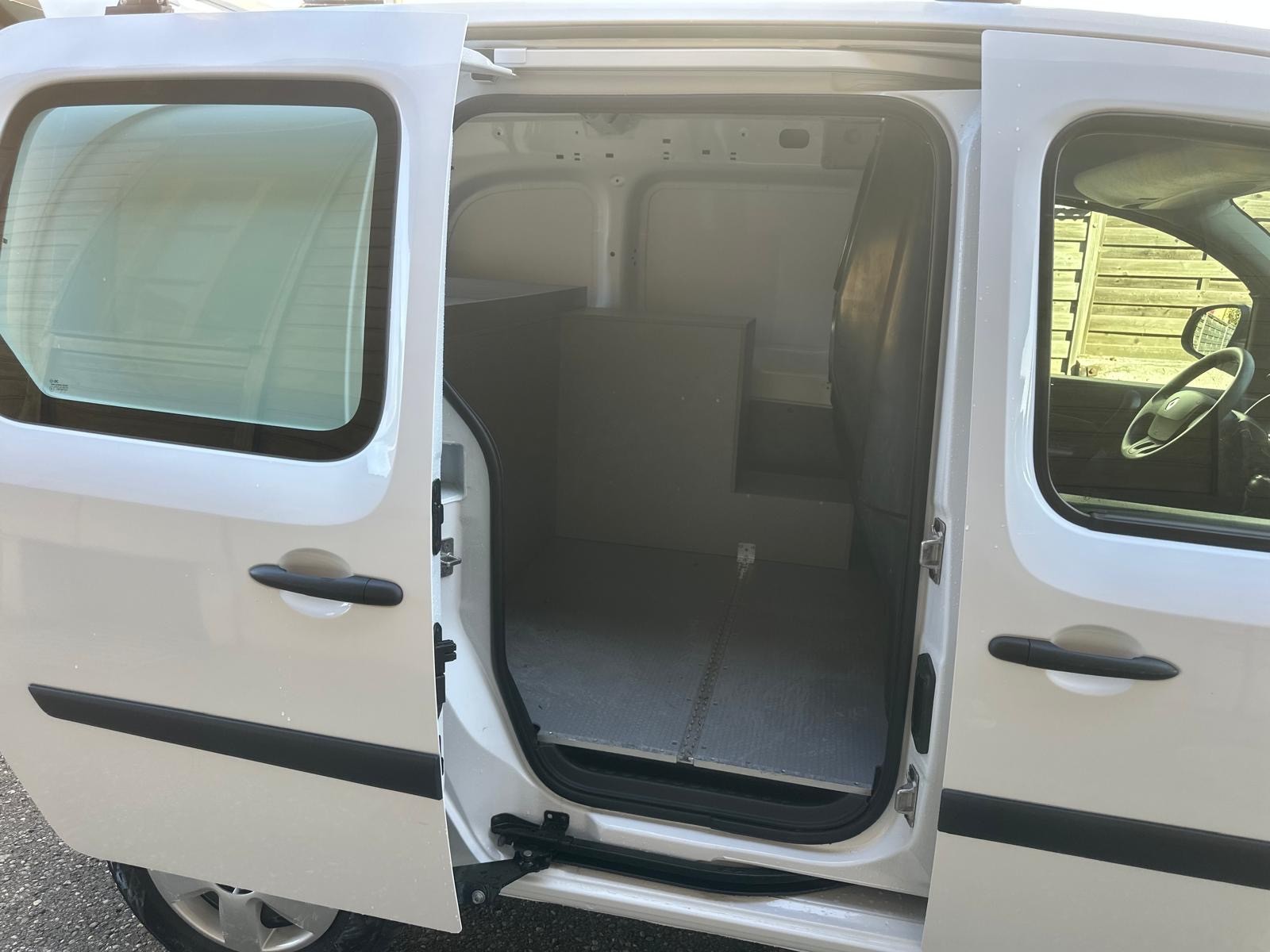 RENAULT Kangoo Z.E. Business-image-7