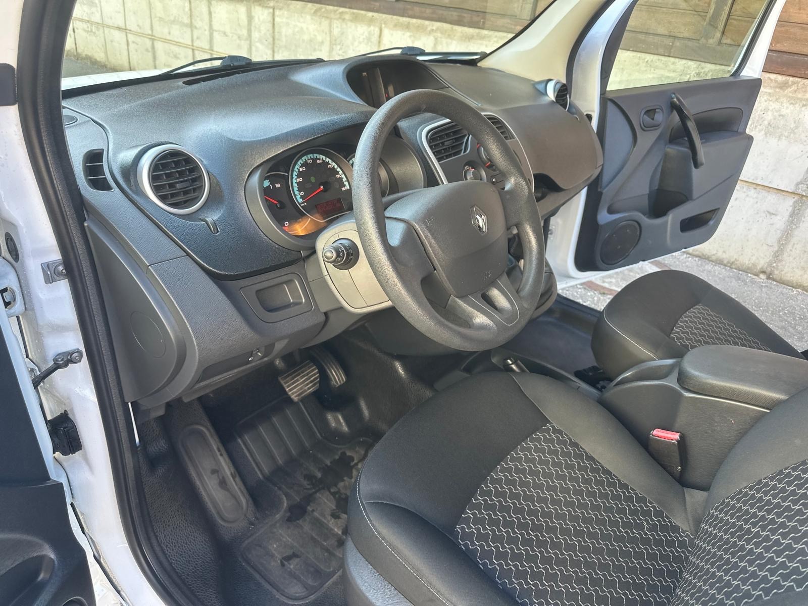 RENAULT Kangoo Z.E. Business-image-10