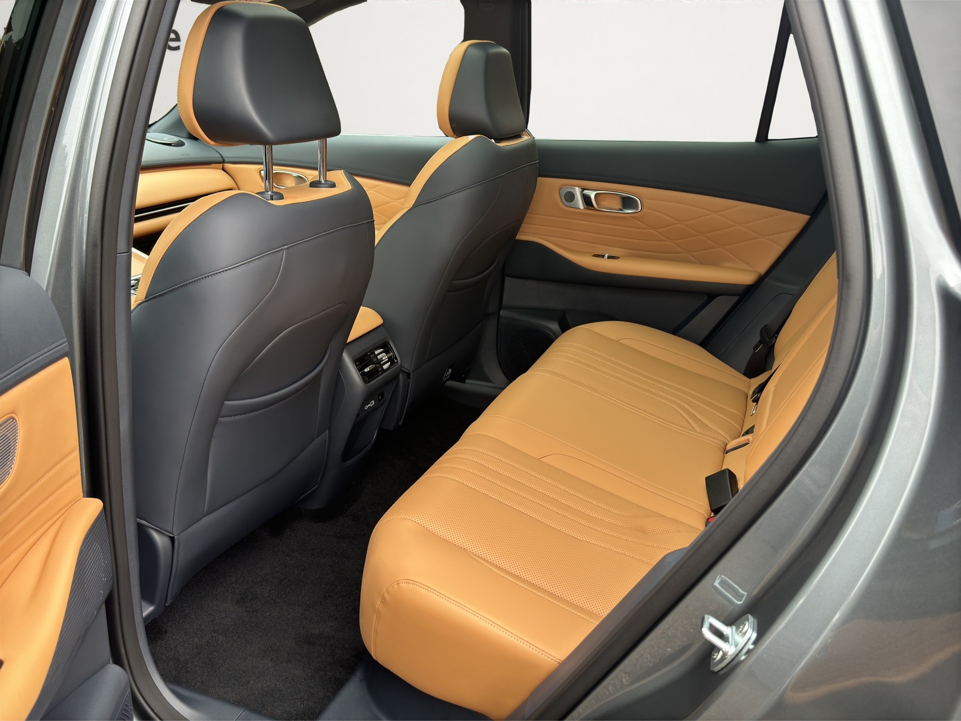 GEELY EM-i Max+ PHEV-image-14