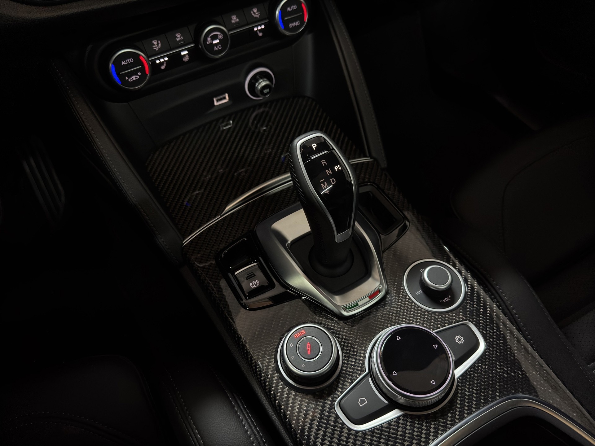ALFA ROMEO Stelvio 2.9 V6 Quadrifoglio Q4 AT8 "ADASD Plus Paket"-image-16