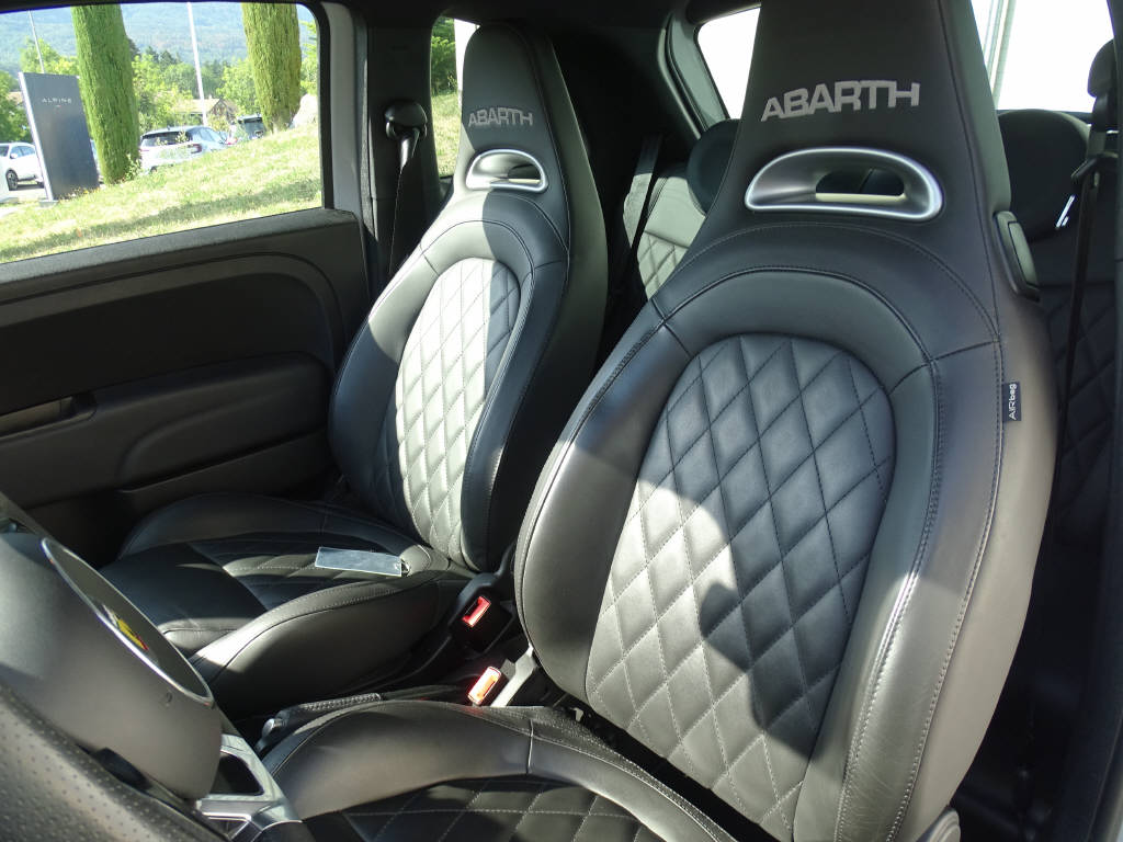 FIAT 595 Abarth 1.4 T-Jet 165 Turismo-image-5