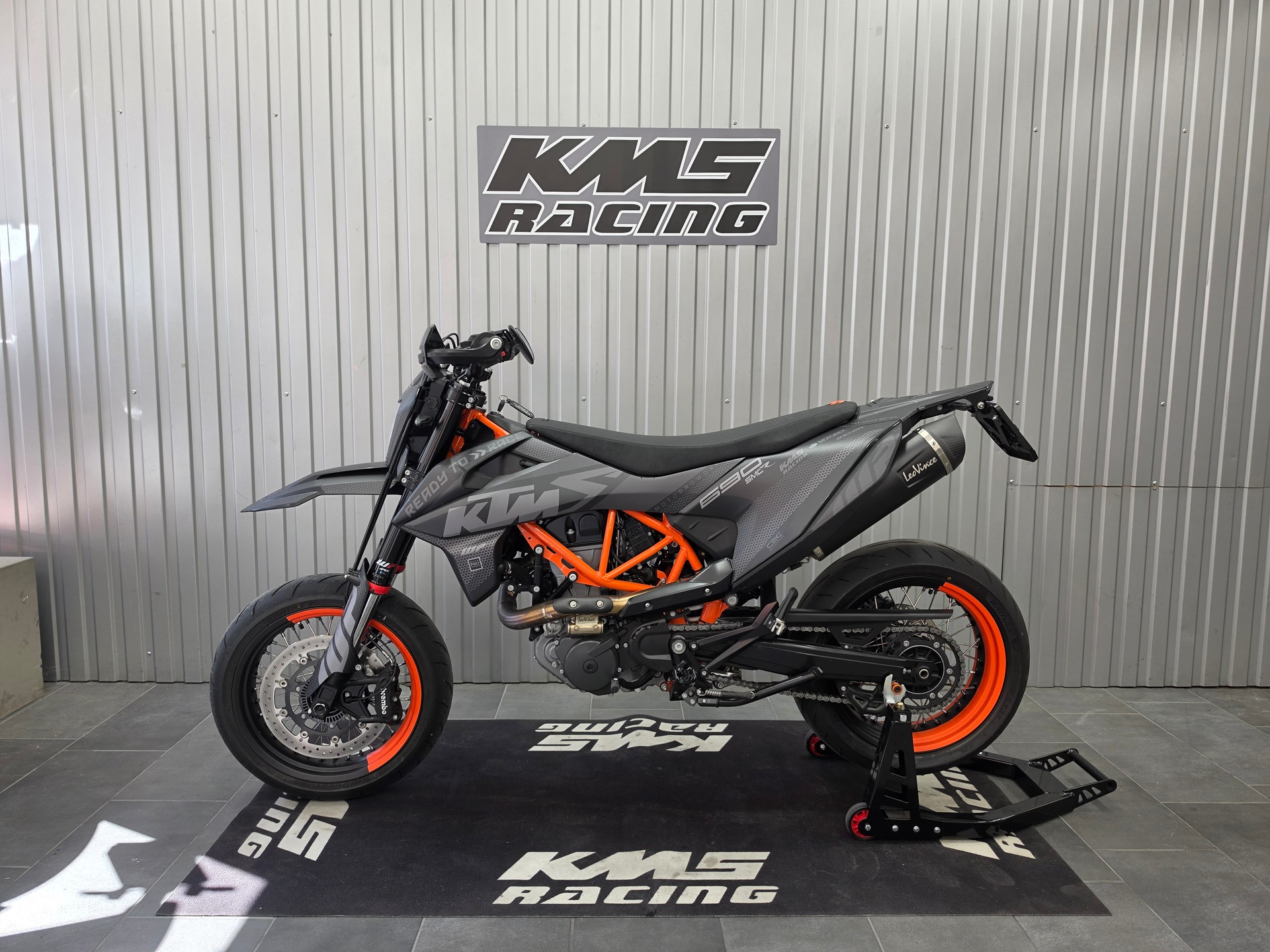 KTM 690 SMC R-showroom-element-1
