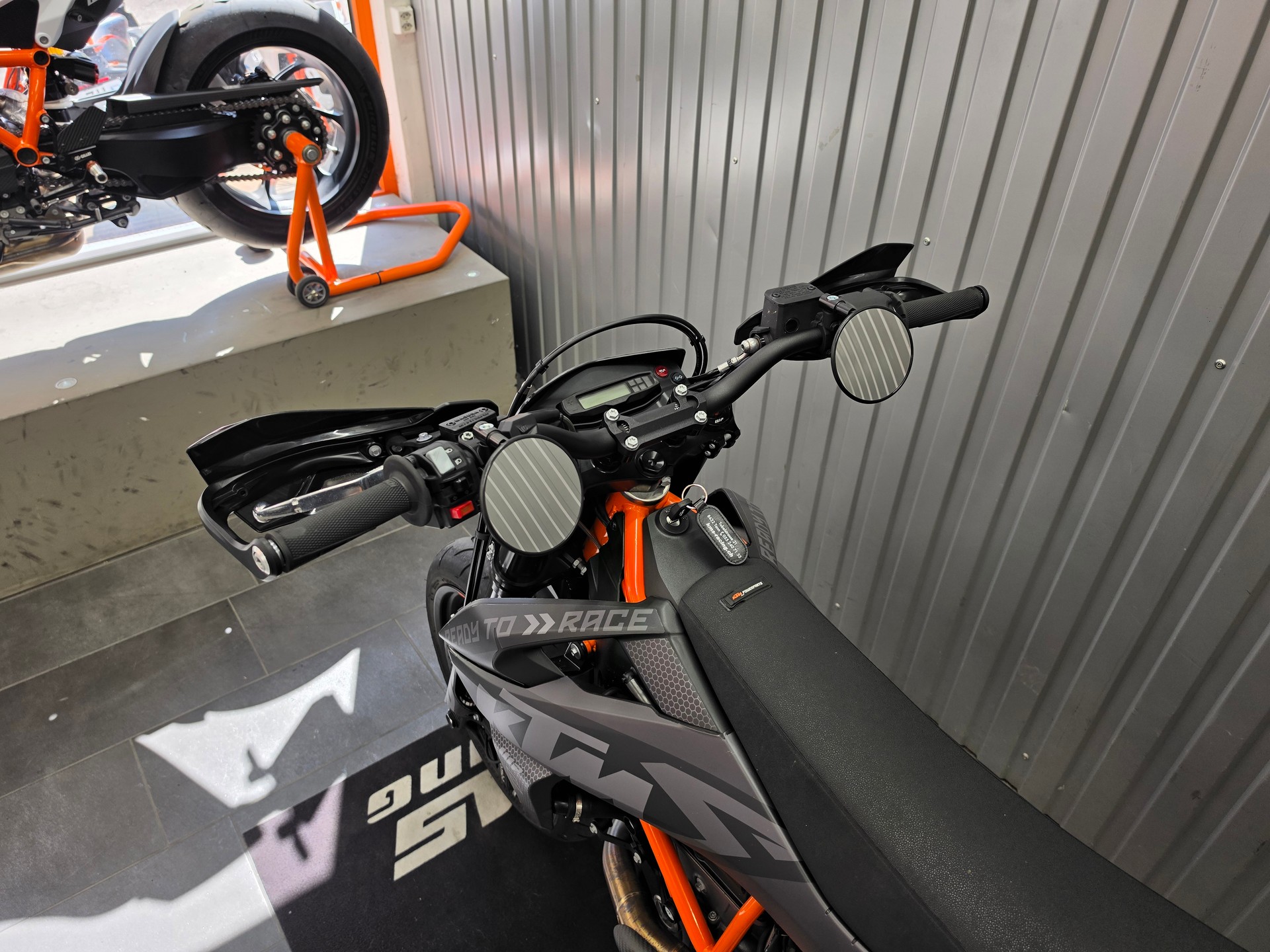 KTM 690 SMC R-image-5
