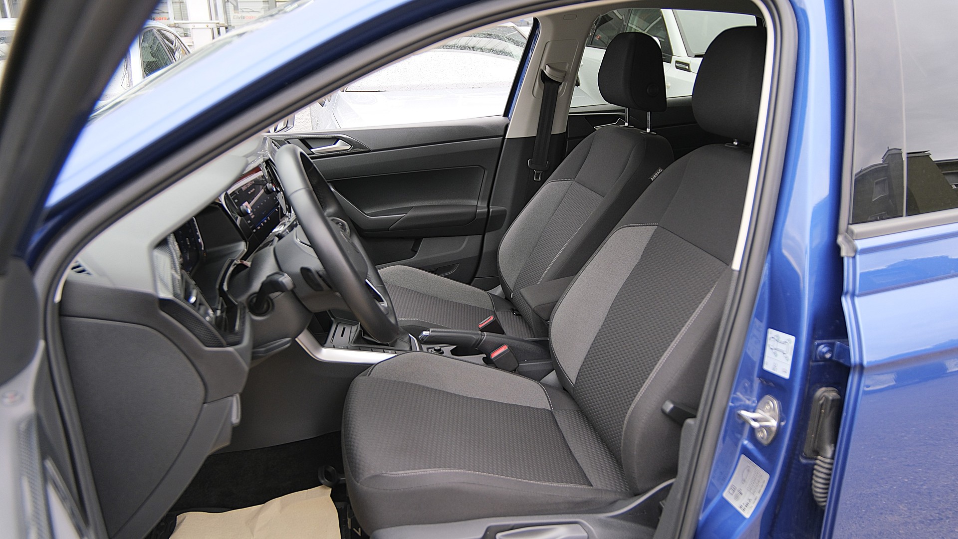 VW Polo 1.0 TSI Life DSG-image-24