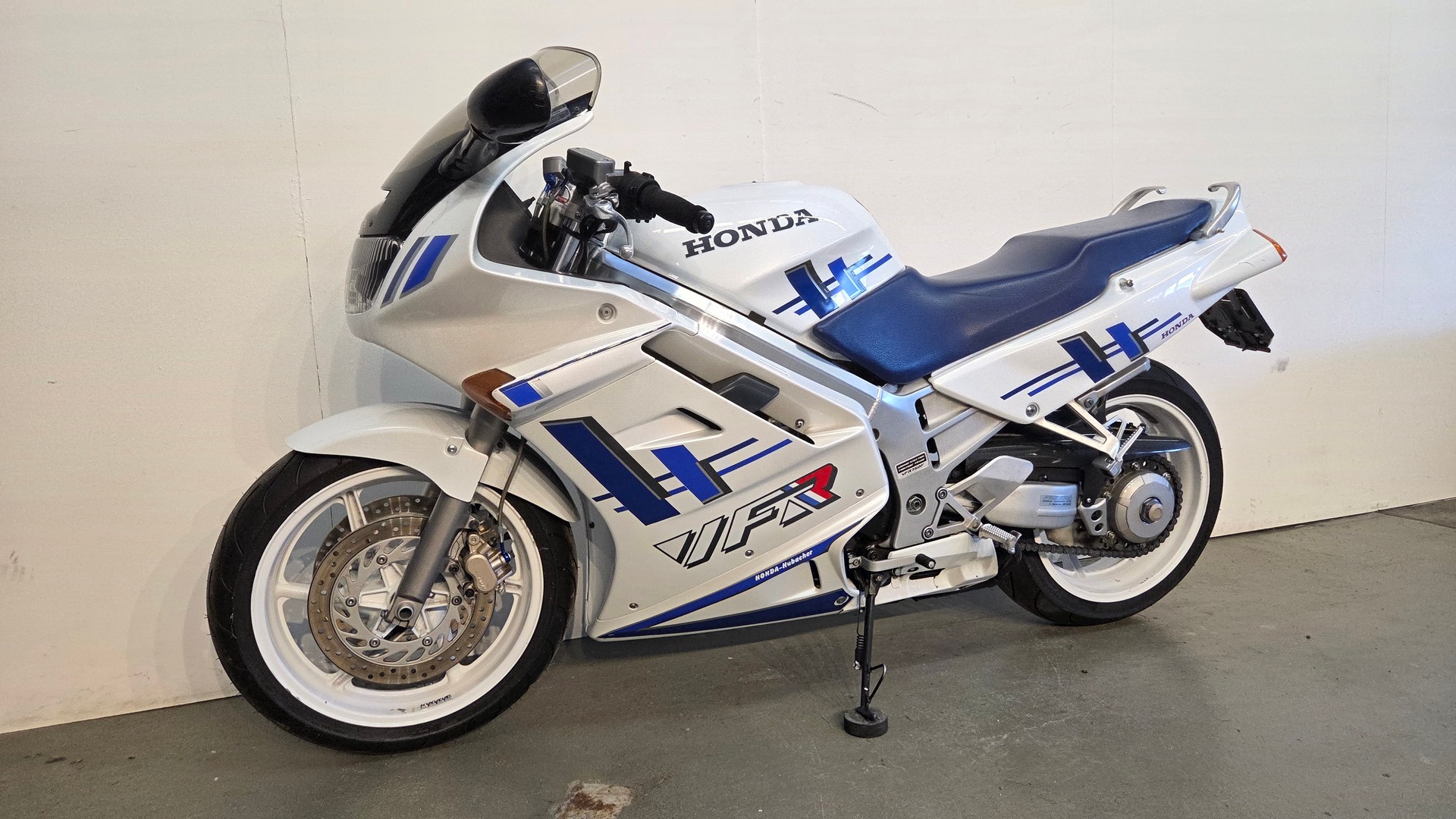 HONDA VFR 750 F L-showroom-element-3