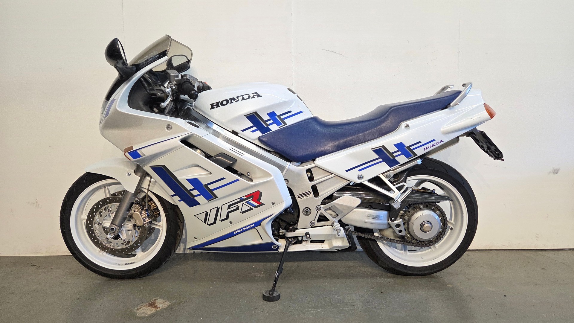 HONDA VFR 750 F L-showroom-element-1