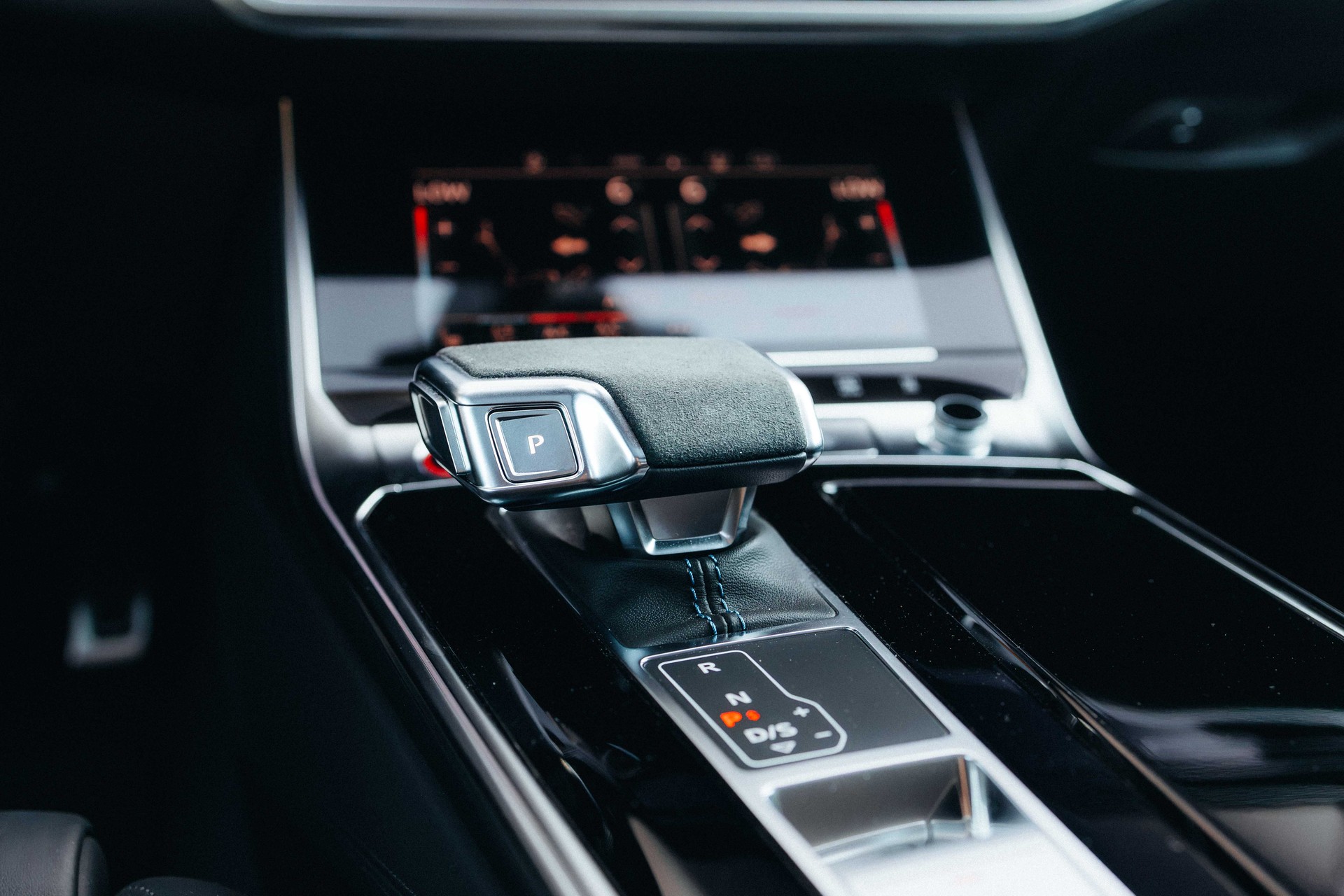 AUDI 4.0 V8 TFSI quattro T-Tronic-image-18