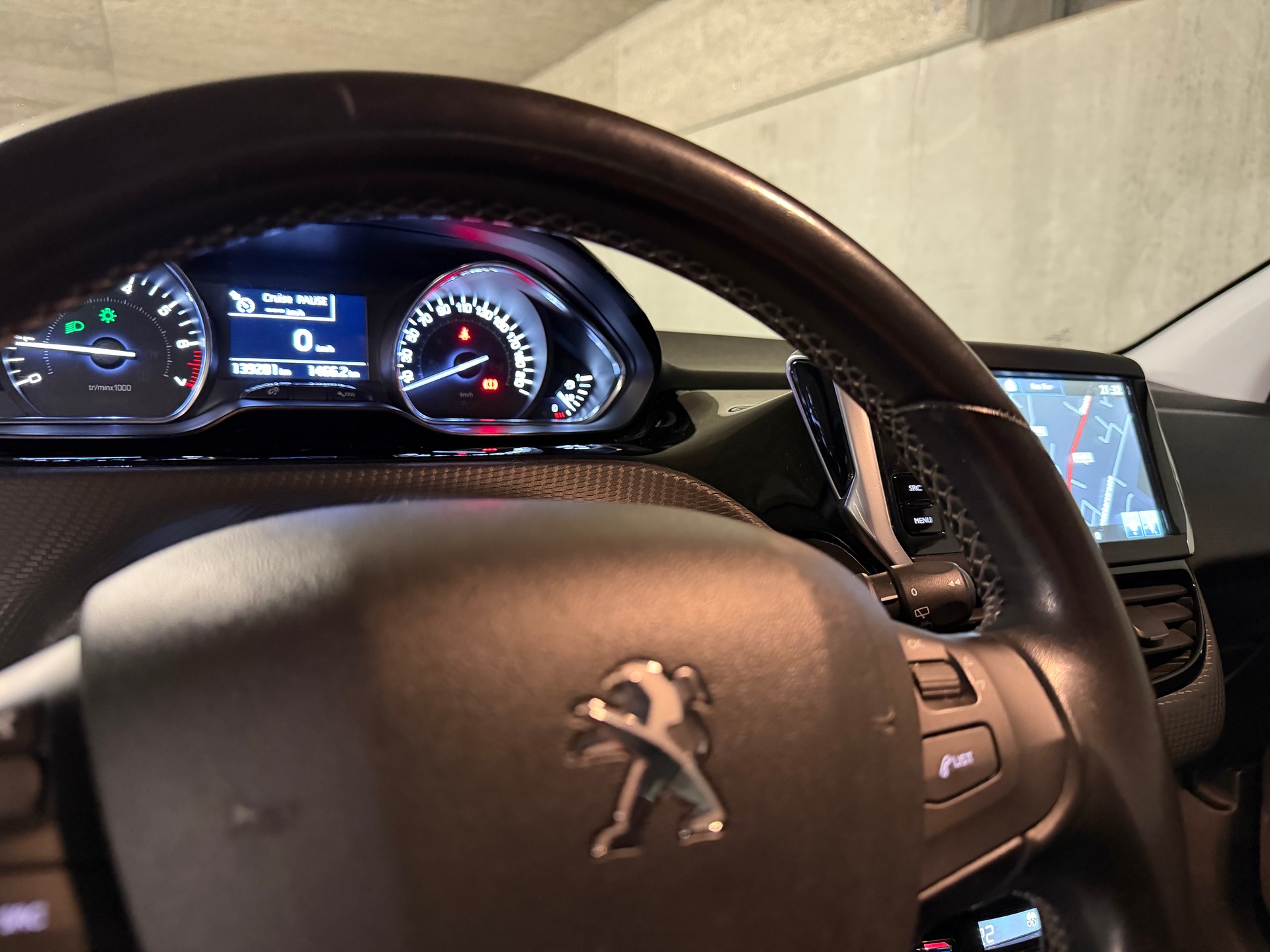 PEUGEOT 208 1.2 PureTech Allure / Frisch MFK / LCD Touchscreen / DAB / KAMERA / 8x Alu-image-24