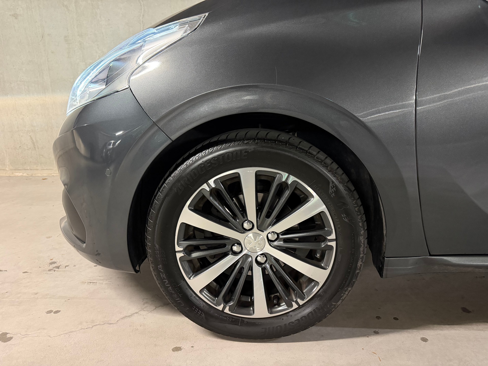PEUGEOT 208 1.2 PureTech Allure / Frisch MFK / LCD Touchscreen / DAB / KAMERA / 8x Alu-image-17