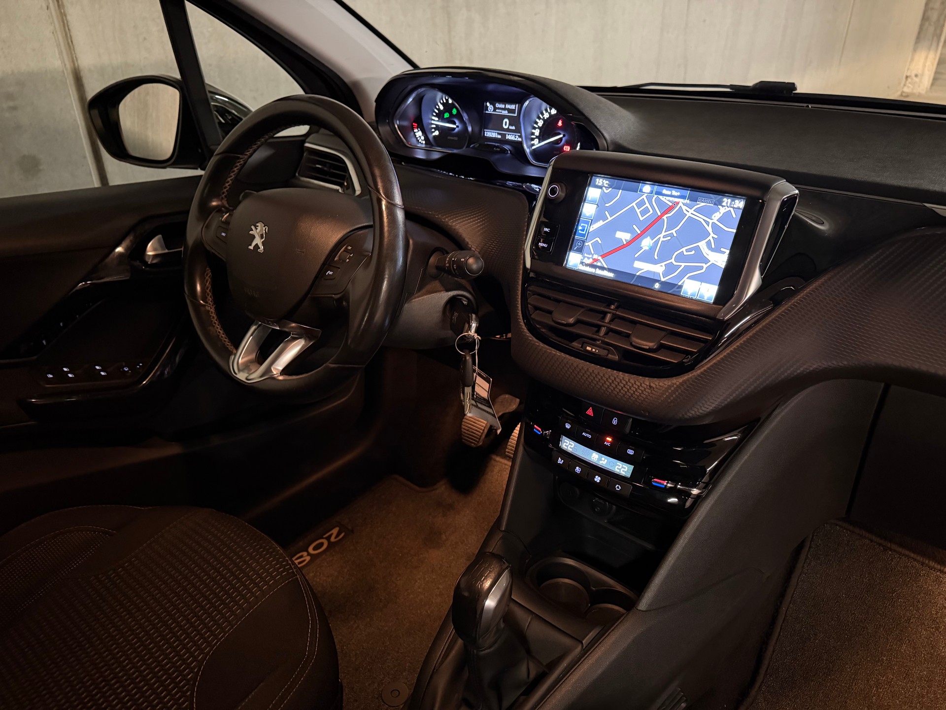 PEUGEOT 208 1.2 PureTech Allure / Frisch MFK / LCD Touchscreen / DAB / KAMERA / 8x Alu-image-26
