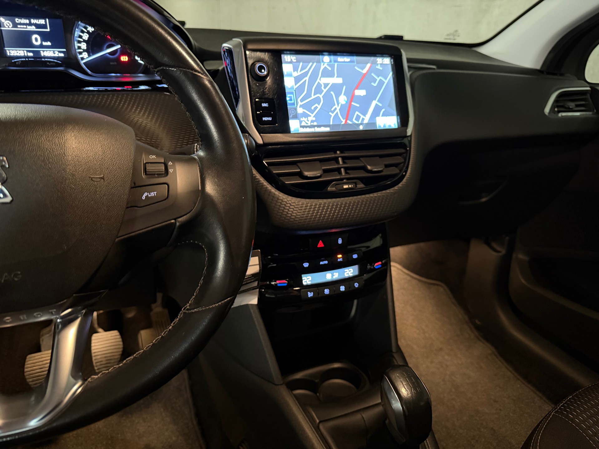 PEUGEOT 208 1.2 PureTech Allure / Frisch MFK / LCD Touchscreen / DAB / KAMERA / 8x Alu-image-27