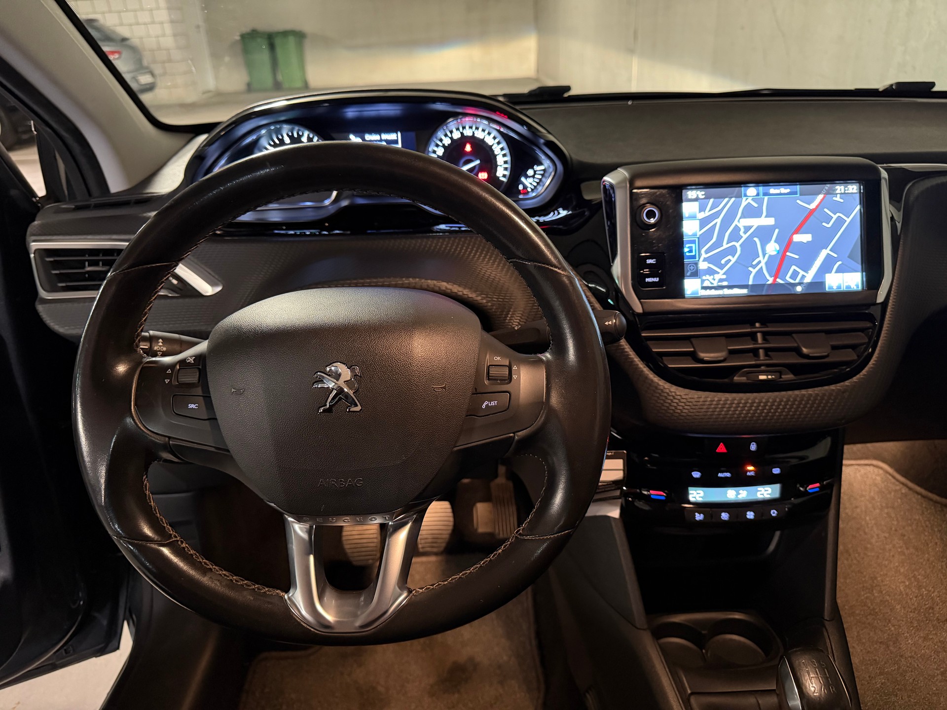 PEUGEOT 208 1.2 PureTech Allure / Frisch MFK / LCD Touchscreen / DAB / KAMERA / 8x Alu-image-23