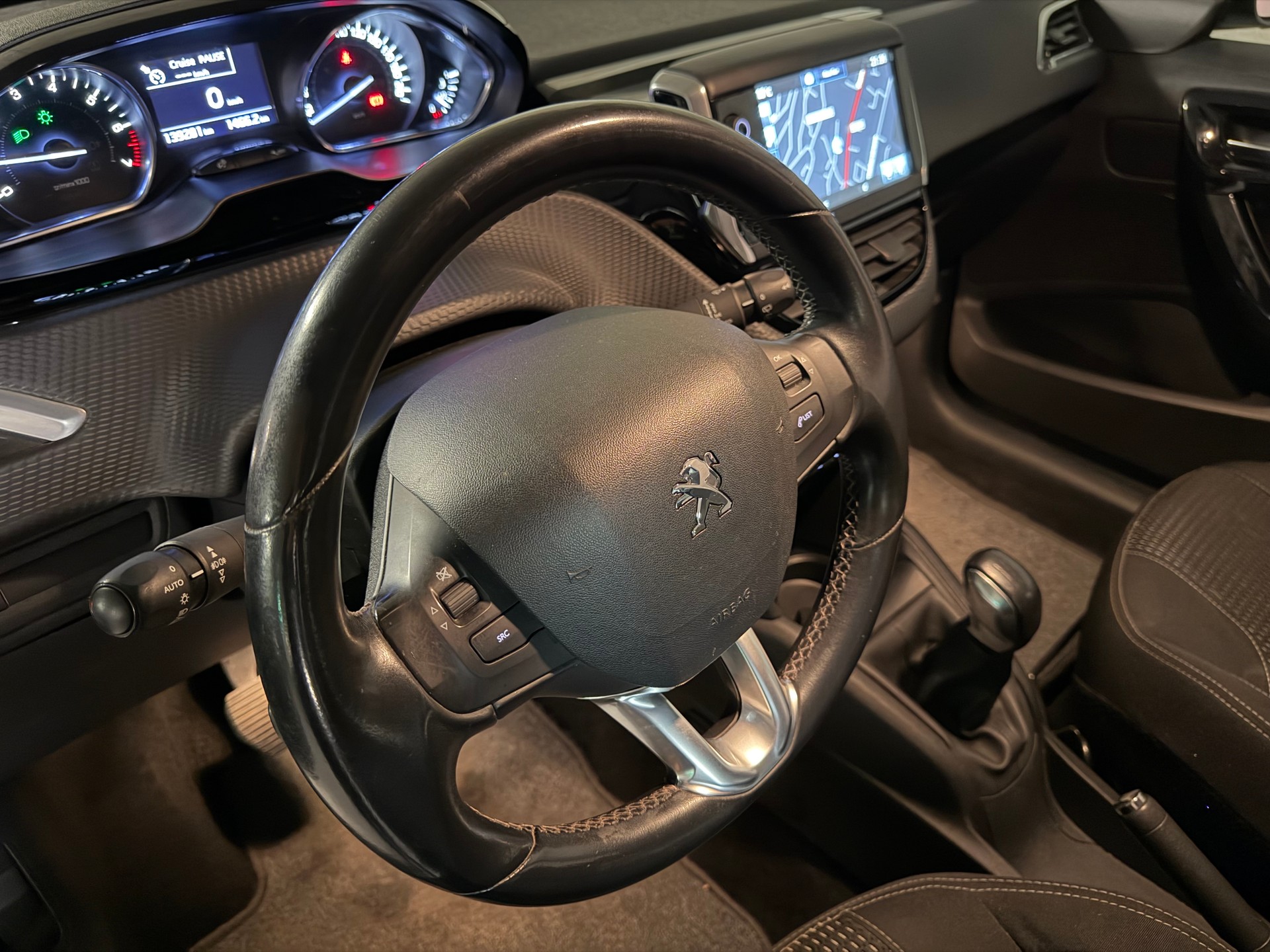 PEUGEOT 208 1.2 PureTech Allure / Frisch MFK / LCD Touchscreen / DAB / KAMERA / 8x Alu-image-19