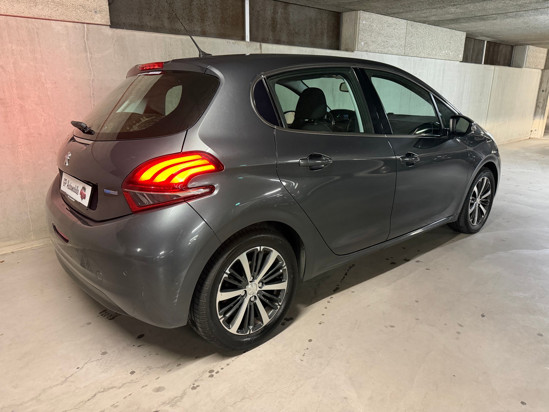 PEUGEOT 208 1.2 PureTech Allure / Frisch MFK / LCD Touchscreen / DAB / KAMERA / 8x Alu-image-16