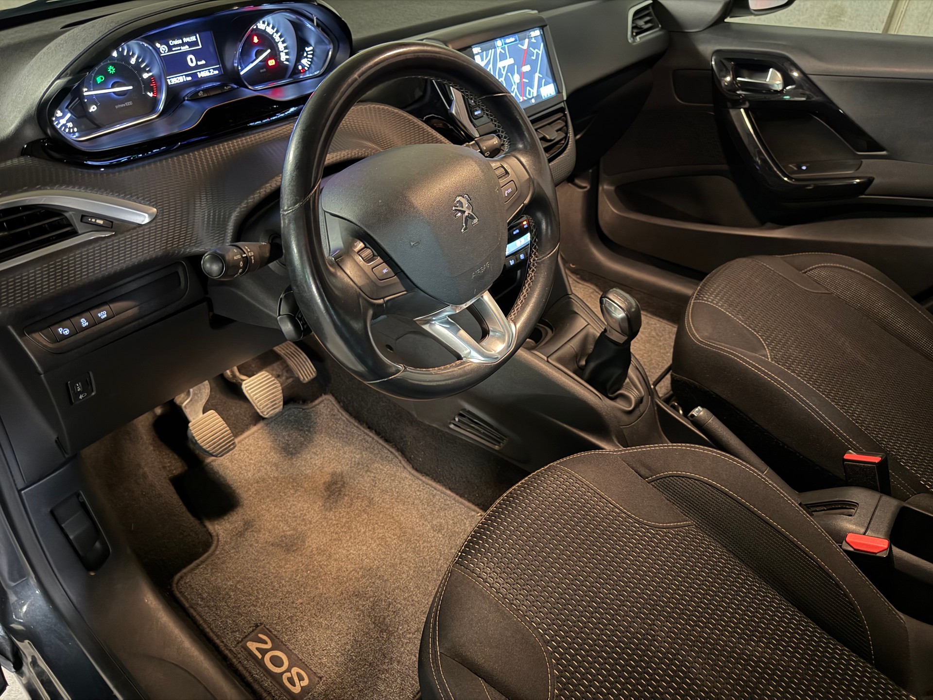 PEUGEOT 208 1.2 PureTech Allure / Frisch MFK / LCD Touchscreen / DAB / KAMERA / 8x Alu-image-18