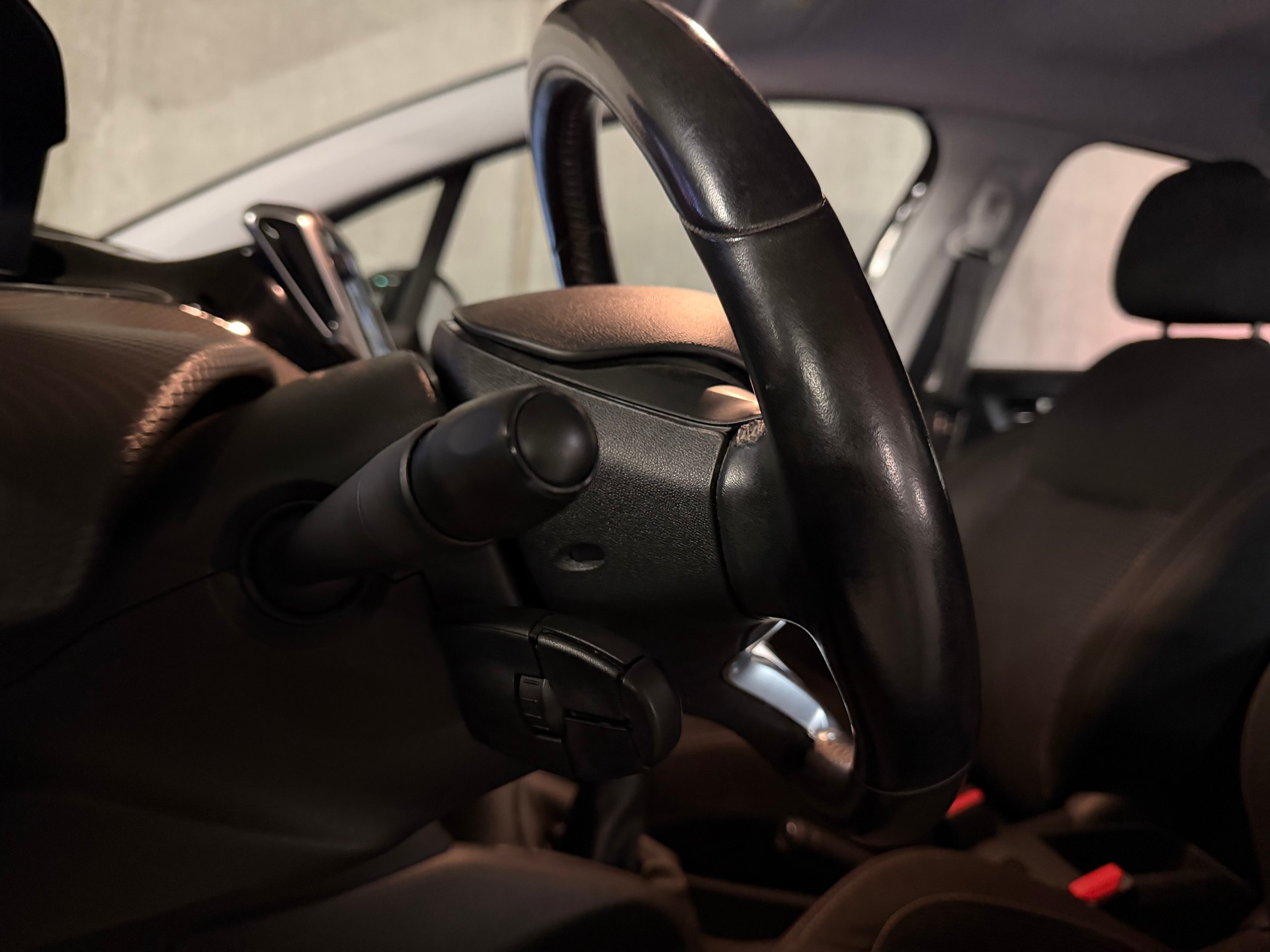 PEUGEOT 208 1.2 PureTech Allure / Frisch MFK / LCD Touchscreen / DAB / KAMERA / 8x Alu-image-20
