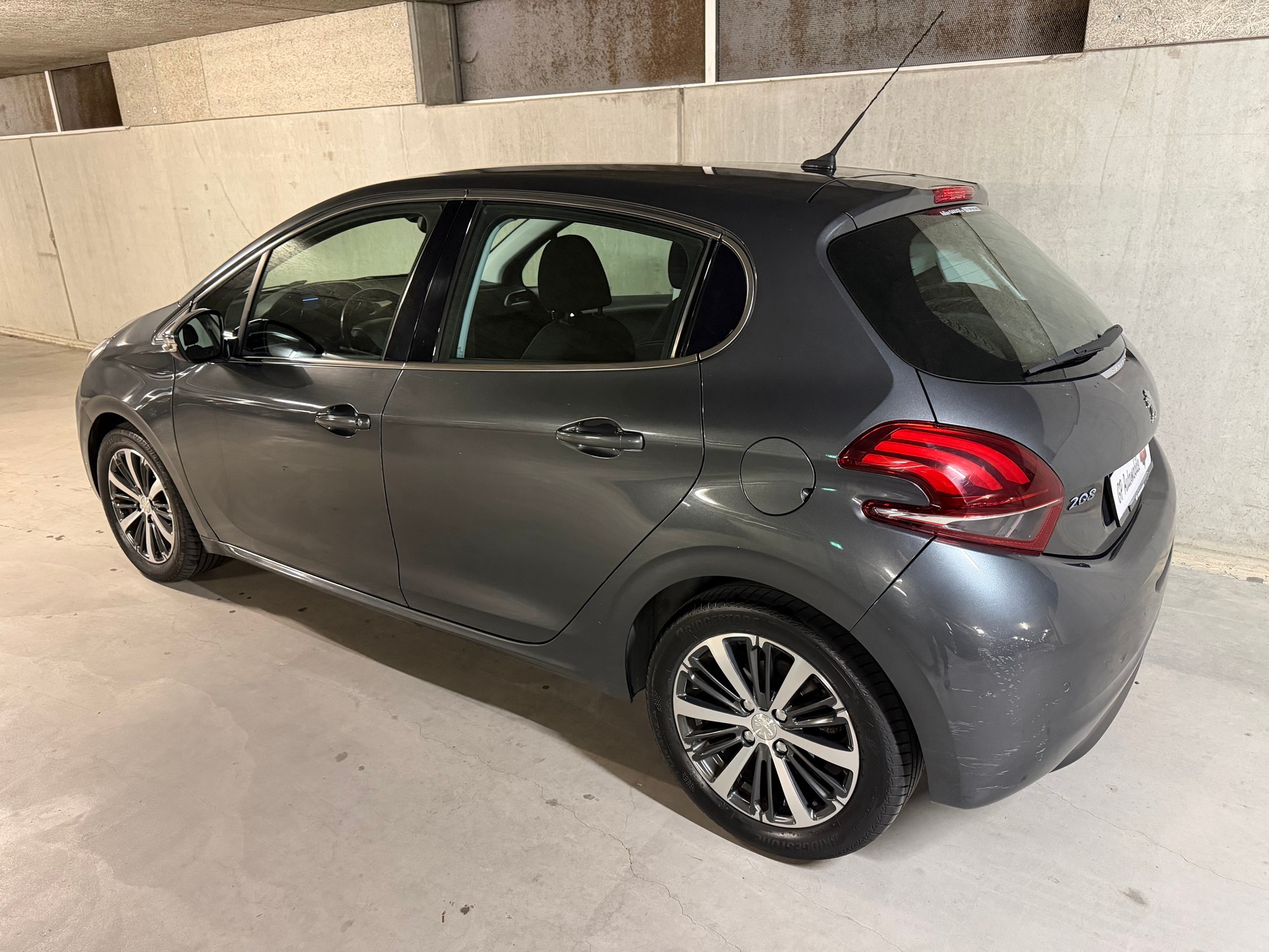 PEUGEOT 208 1.2 PureTech Allure / Frisch MFK / LCD Touchscreen / DAB / KAMERA / 8x Alu-image-2