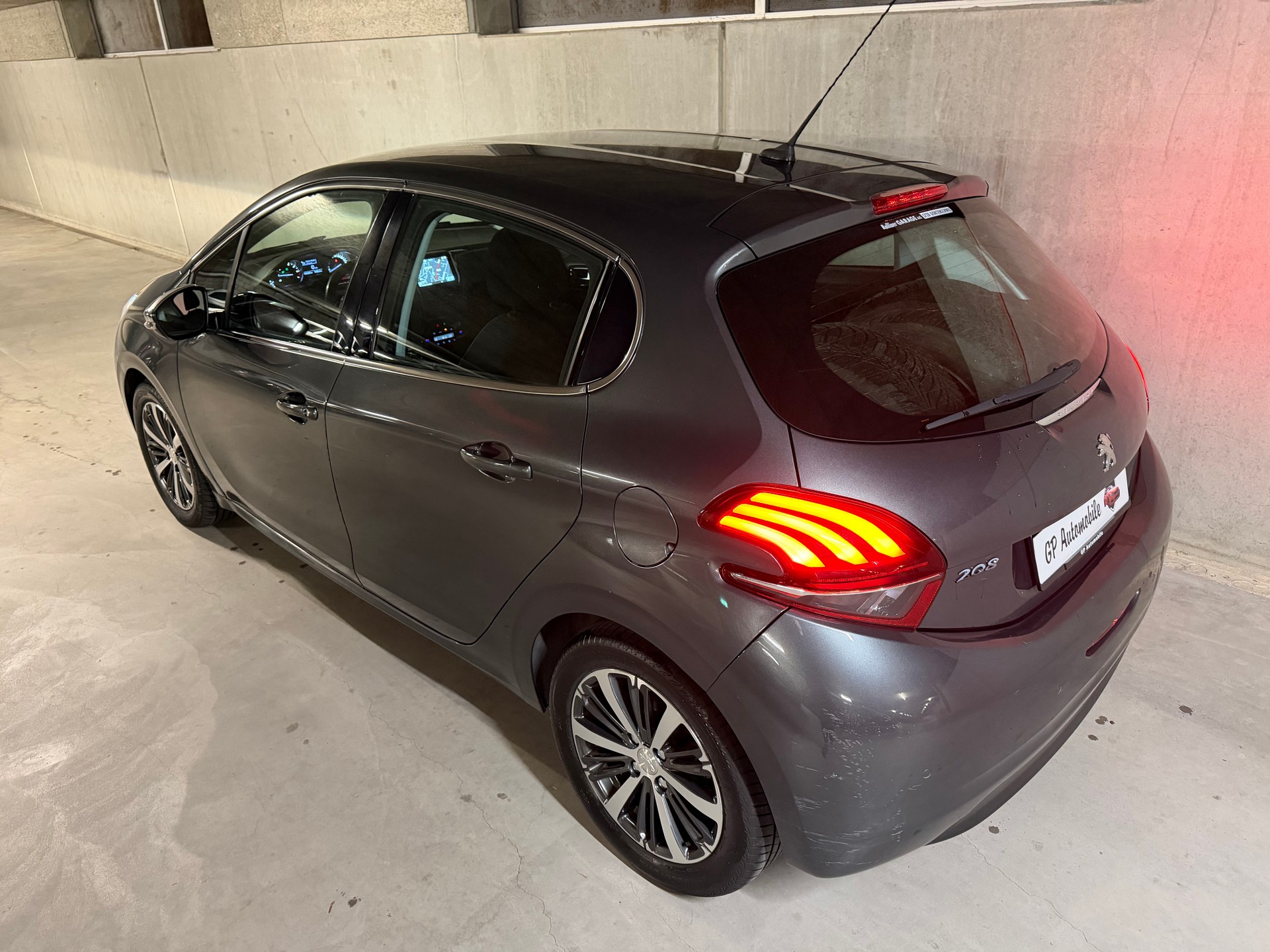 PEUGEOT 208 1.2 PureTech Allure / Frisch MFK / LCD Touchscreen / DAB / KAMERA / 8x Alu-image-13