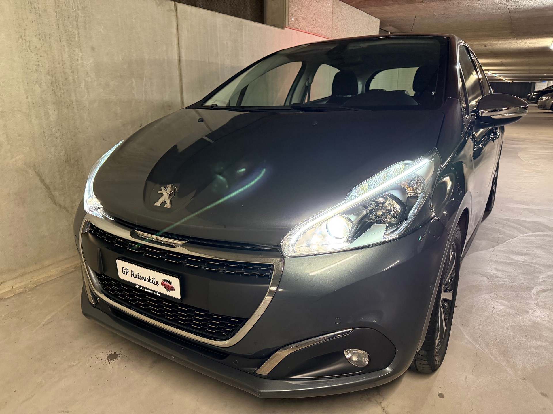 PEUGEOT 208 1.2 PureTech Allure / Frisch MFK / LCD Touchscreen / DAB / KAMERA / 8x Alu-image-6