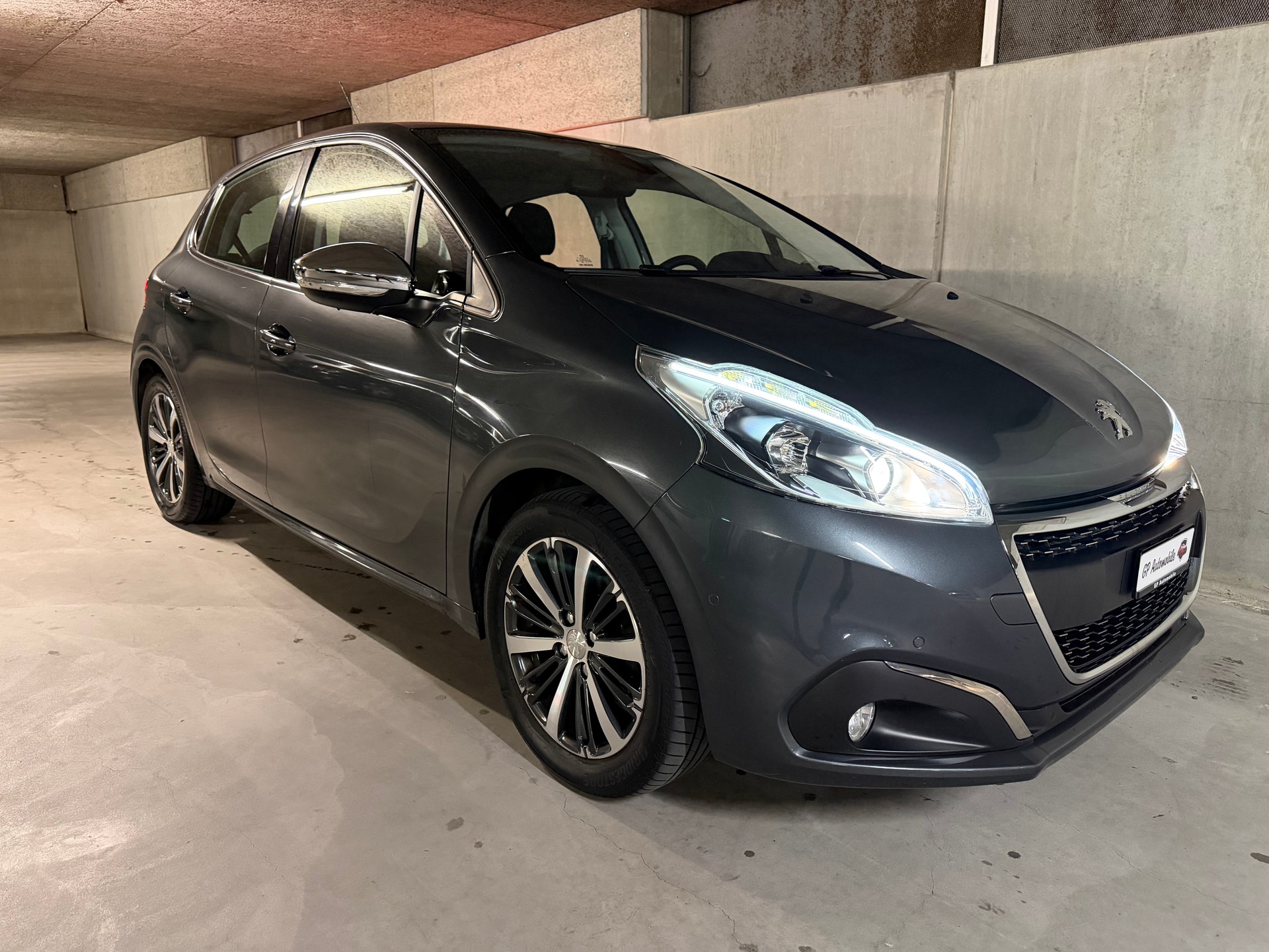 PEUGEOT 208 1.2 PureTech Allure / Frisch MFK / LCD Touchscreen / DAB / KAMERA / 8x Alu-image-11