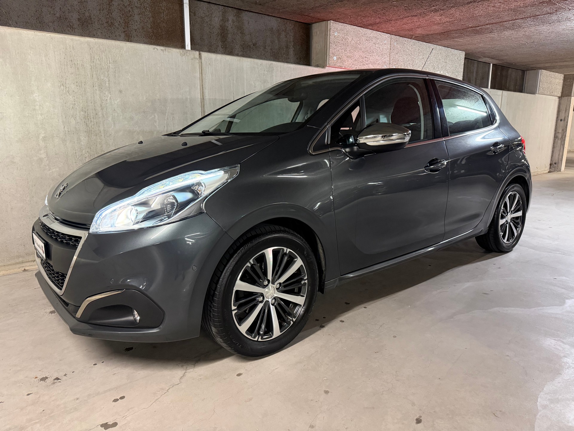 PEUGEOT 208 1.2 PureTech Allure / Frisch MFK / LCD Touchscreen / DAB / KAMERA / 8x Alu-image-10