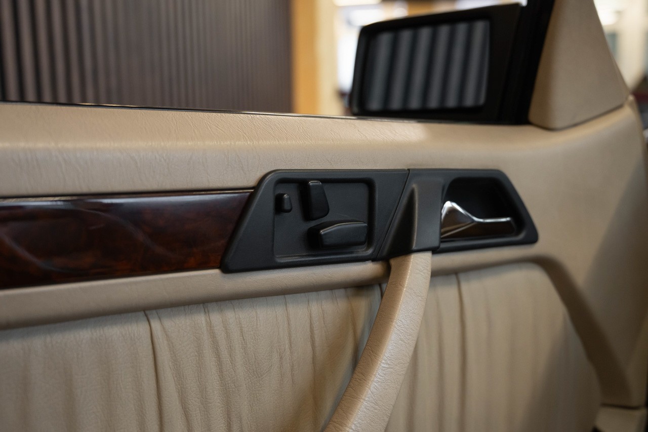 MERCEDES-BENZ E 320 Cabrio-image-20
