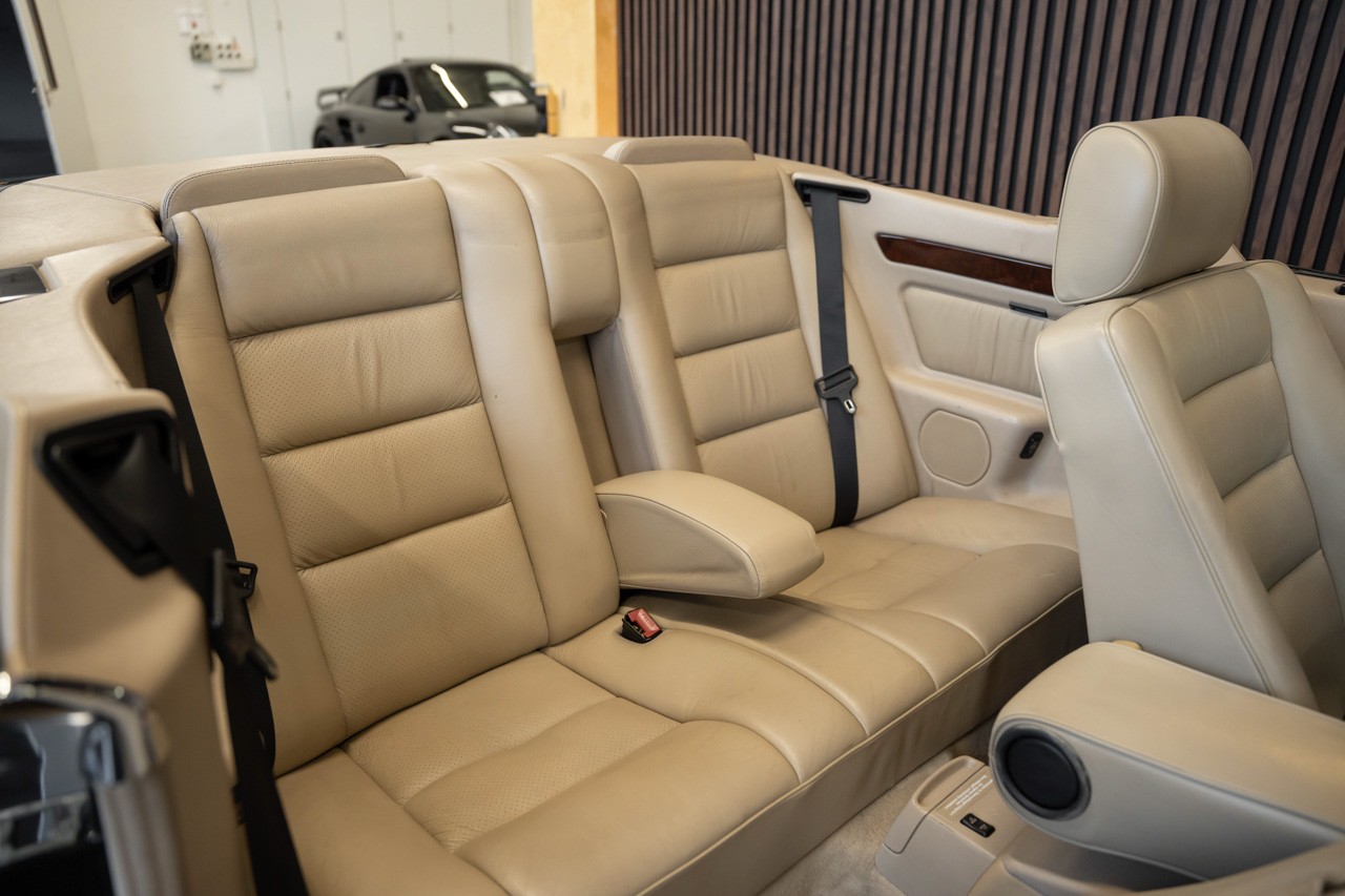 MERCEDES-BENZ E 320 Cabrio-image-19