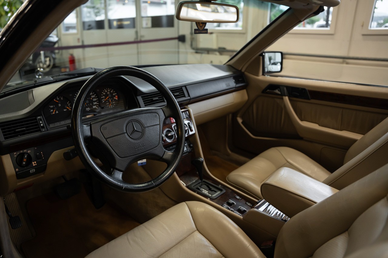 MERCEDES-BENZ E 320 Cabrio-image-14