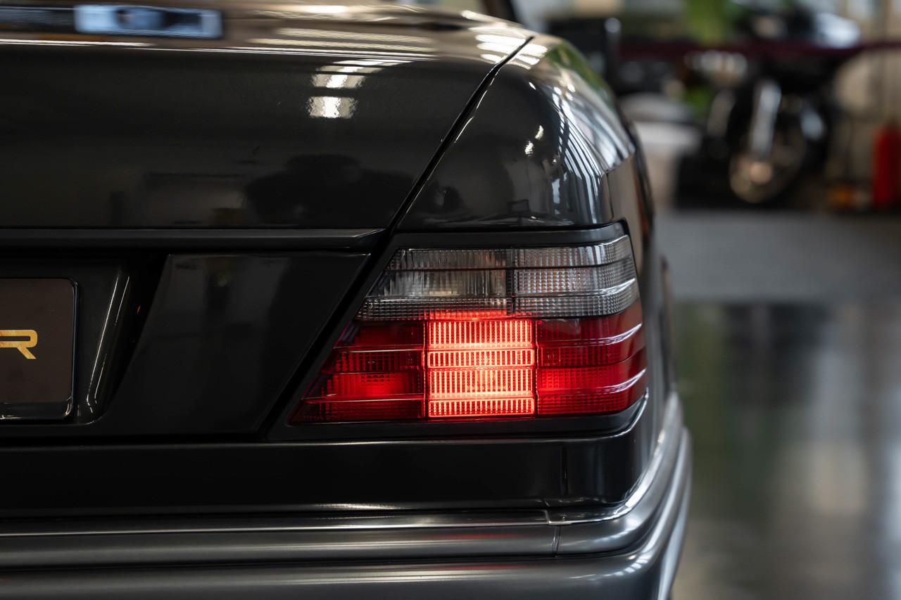 MERCEDES-BENZ E 320 Cabrio-image-10