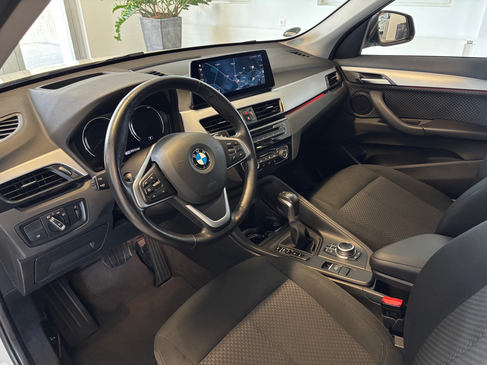BMW X1 xDrive 25e Travel Edition Steptronic-image-4
