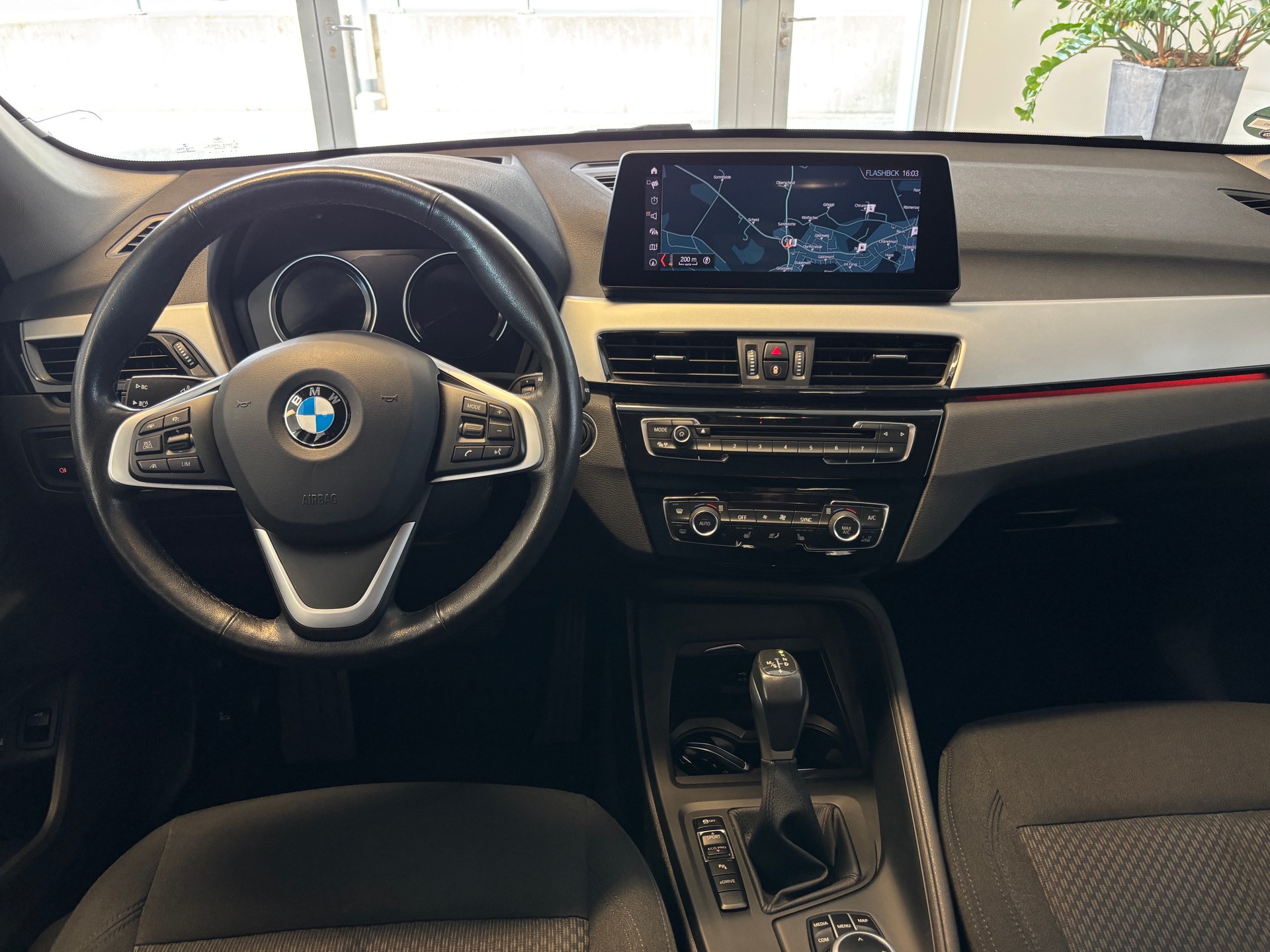 BMW X1 xDrive 25e Travel Edition Steptronic-image-12