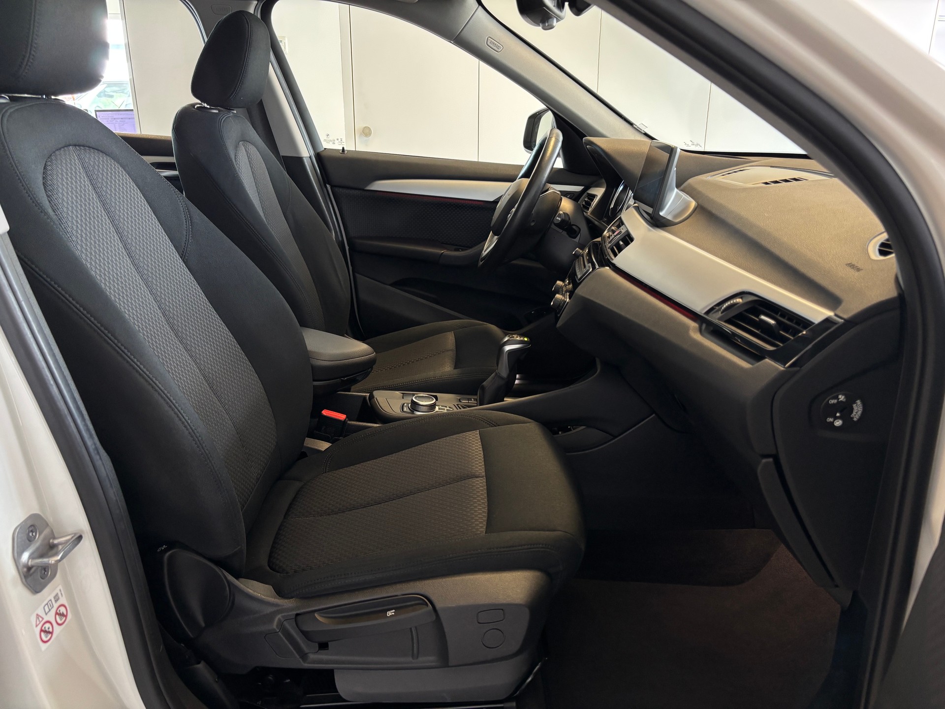 BMW X1 xDrive 25e Travel Edition Steptronic-image-9