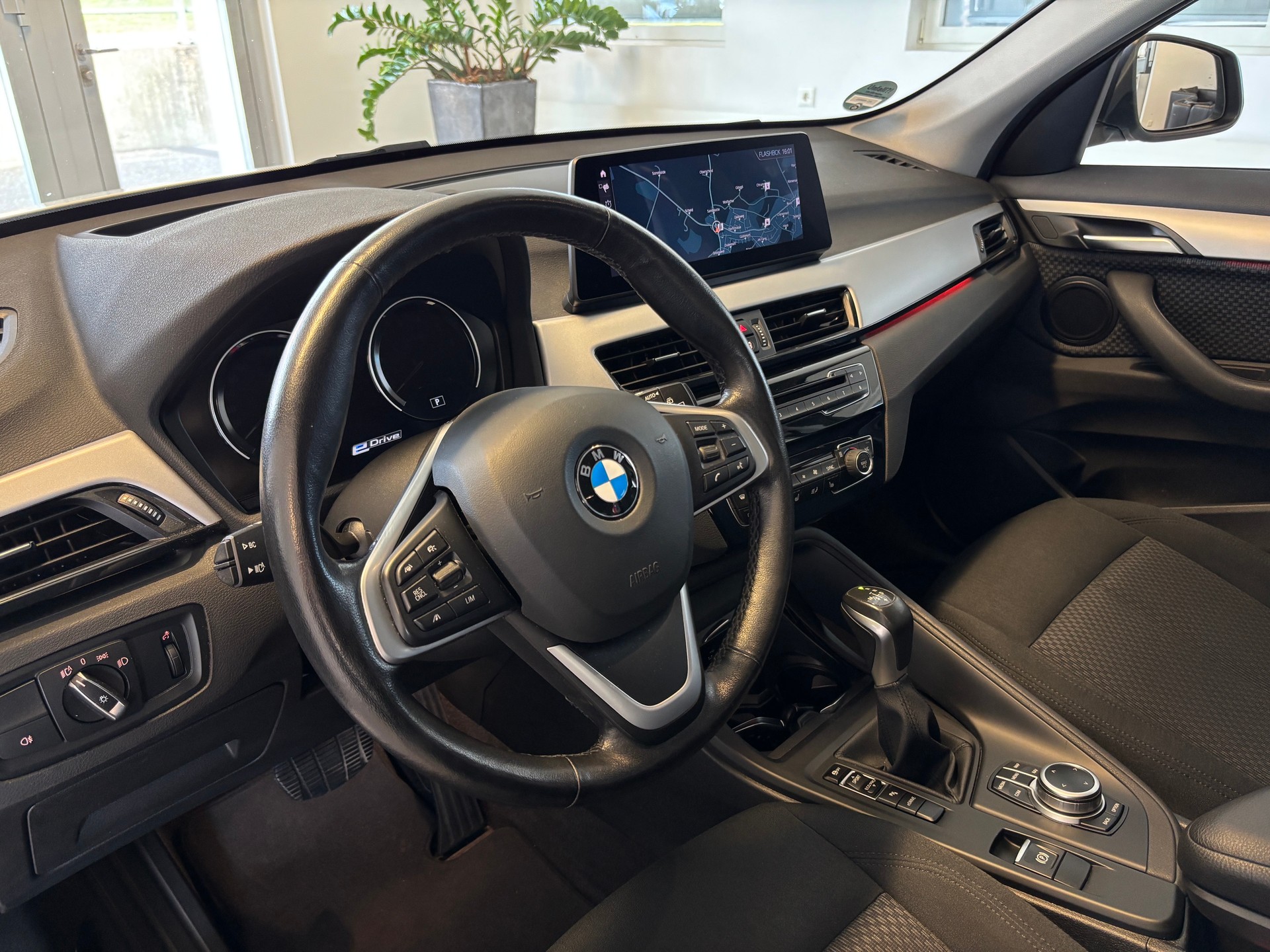 BMW X1 xDrive 25e Travel Edition Steptronic-image-5