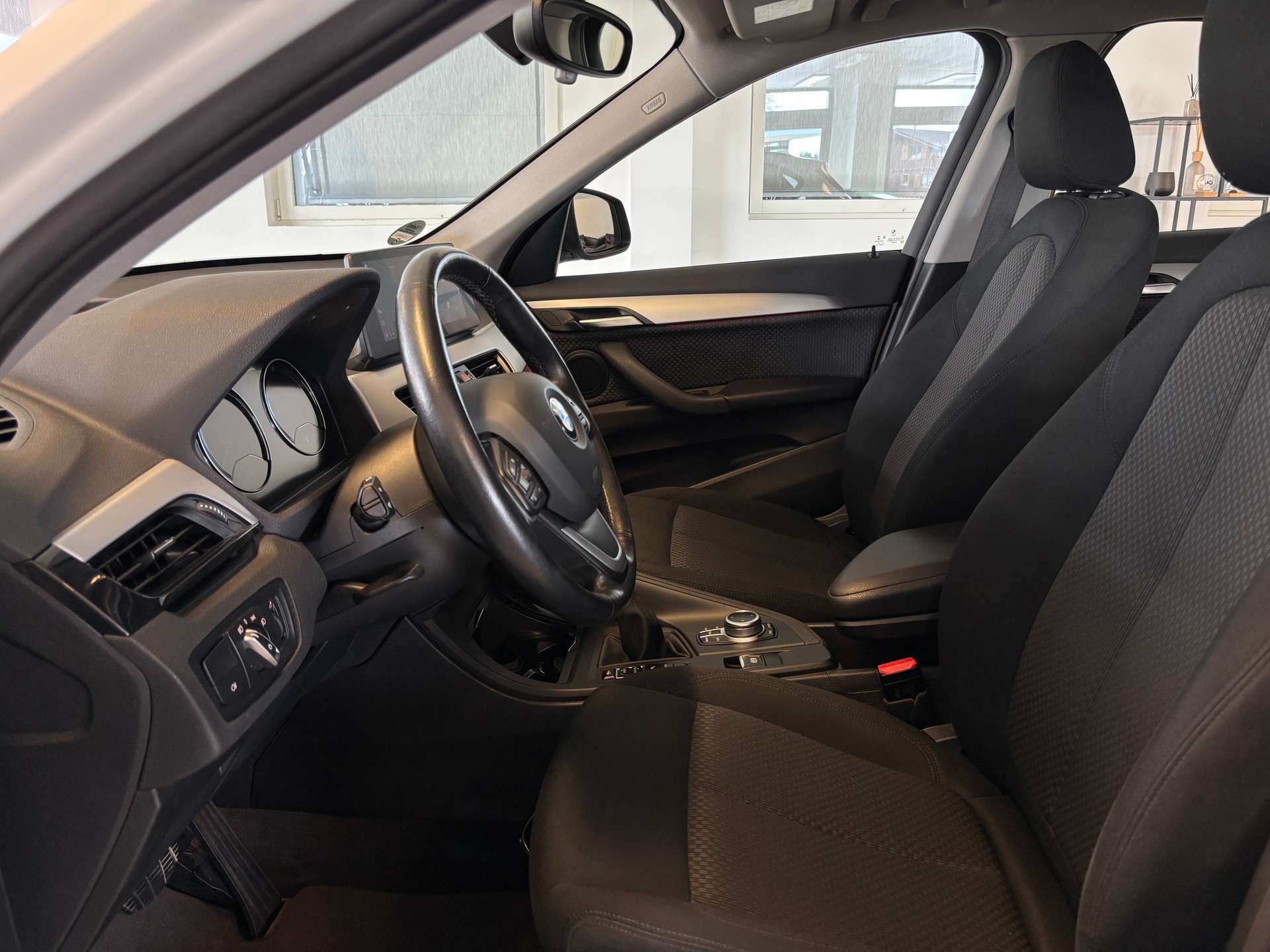 BMW X1 xDrive 25e Travel Edition Steptronic-image-6