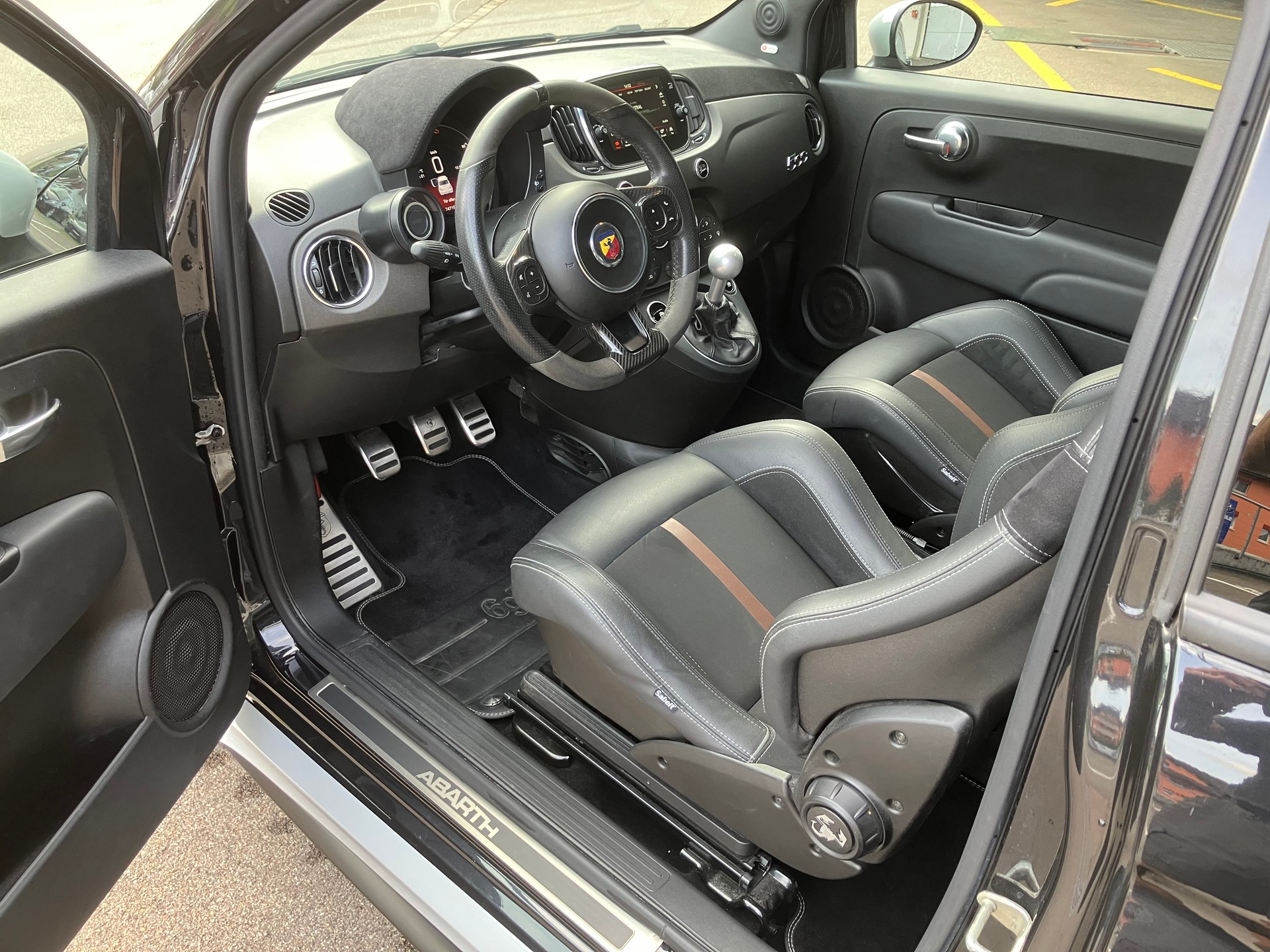 FIAT 695 1.4 16V Turbo Abarth 70 Anniversario-image-6