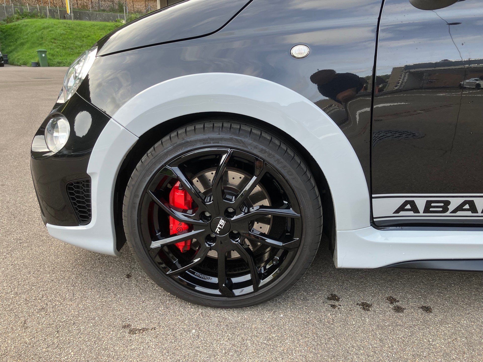FIAT 695 1.4 16V Turbo Abarth 70 Anniversario-image-2