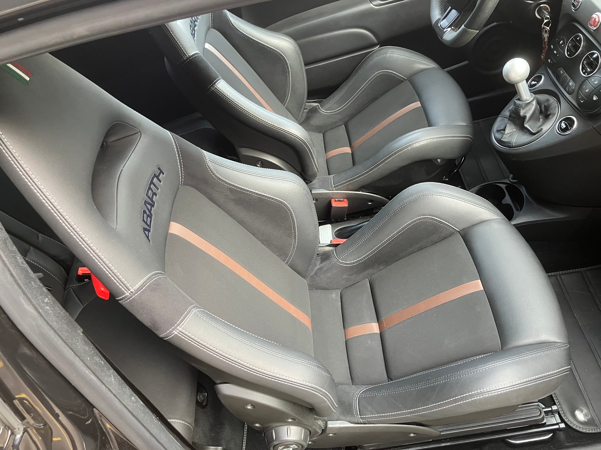 FIAT 695 1.4 16V Turbo Abarth 70 Anniversario-image-4