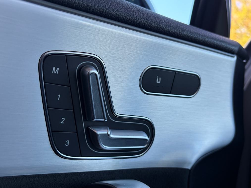 MERCEDES-BENZ A 250e AMG Line-image-5