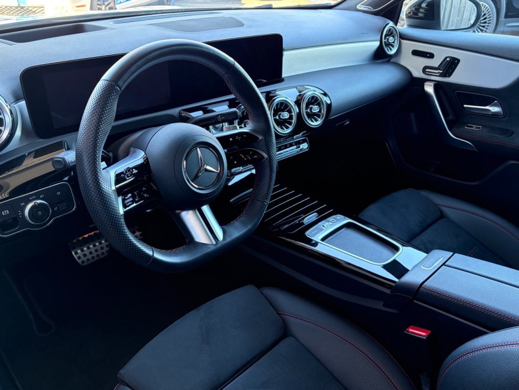 MERCEDES-BENZ A 250e AMG Line-image-4