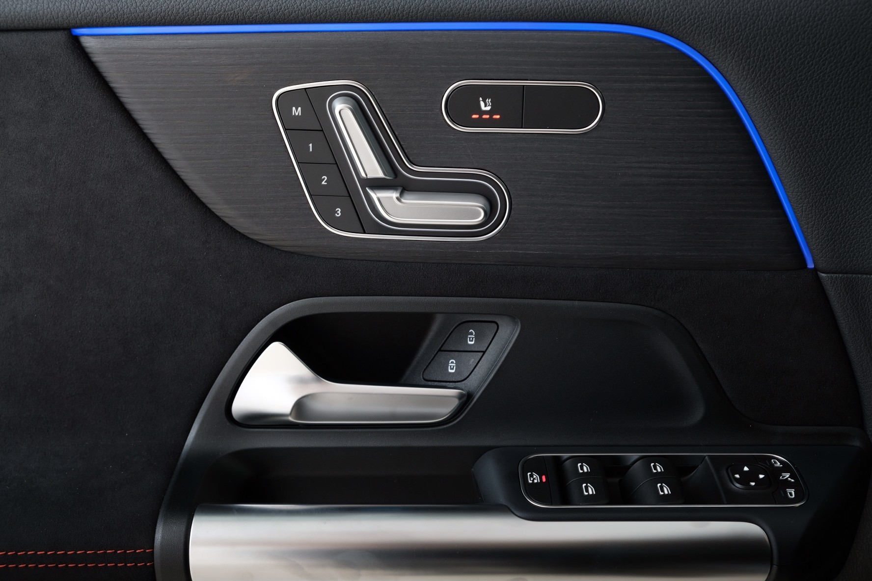 MERCEDES-BENZ GLA 220 d AMG Line 4matic H247-image-9