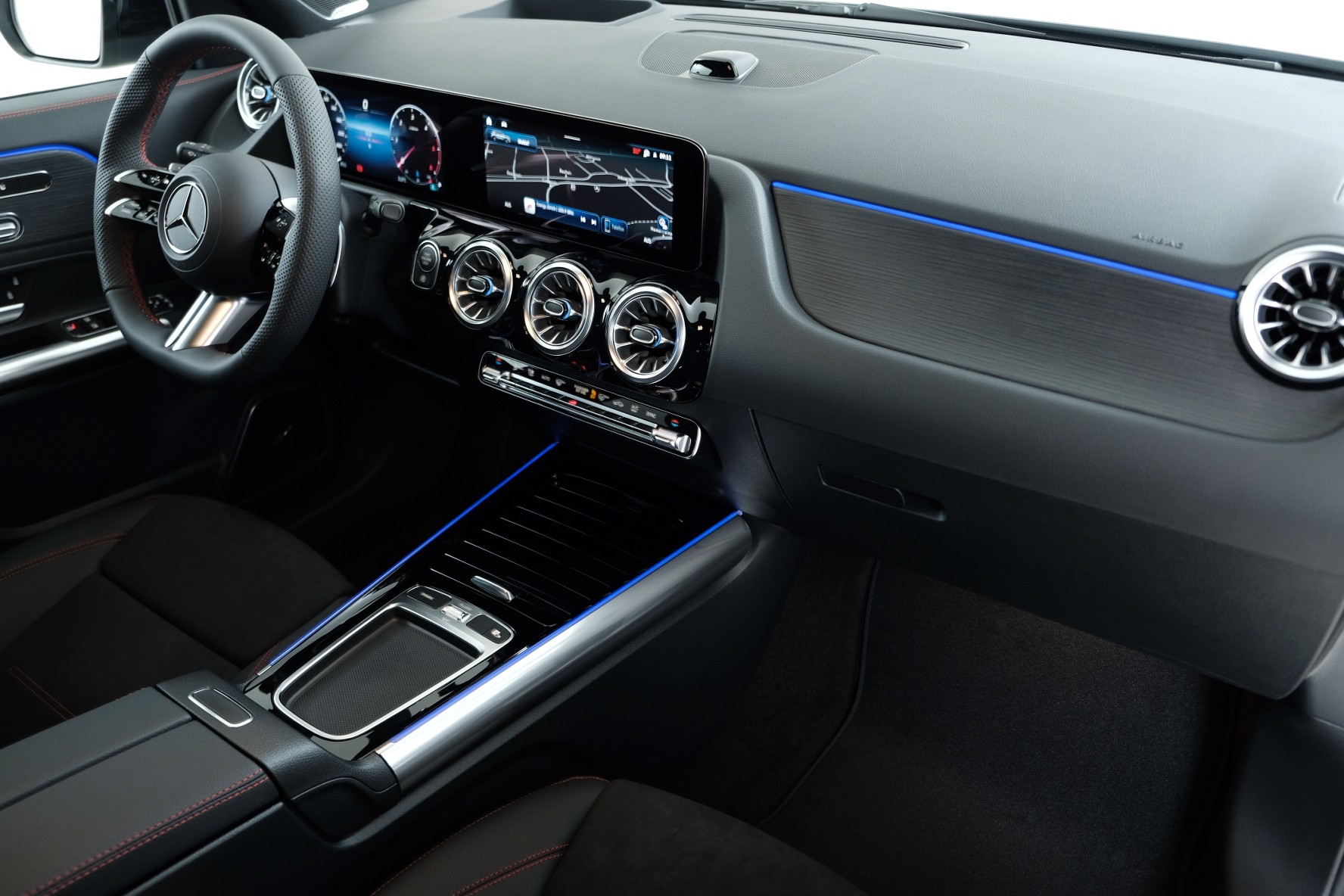 MERCEDES-BENZ GLA 220 d AMG Line 4matic H247-image-5
