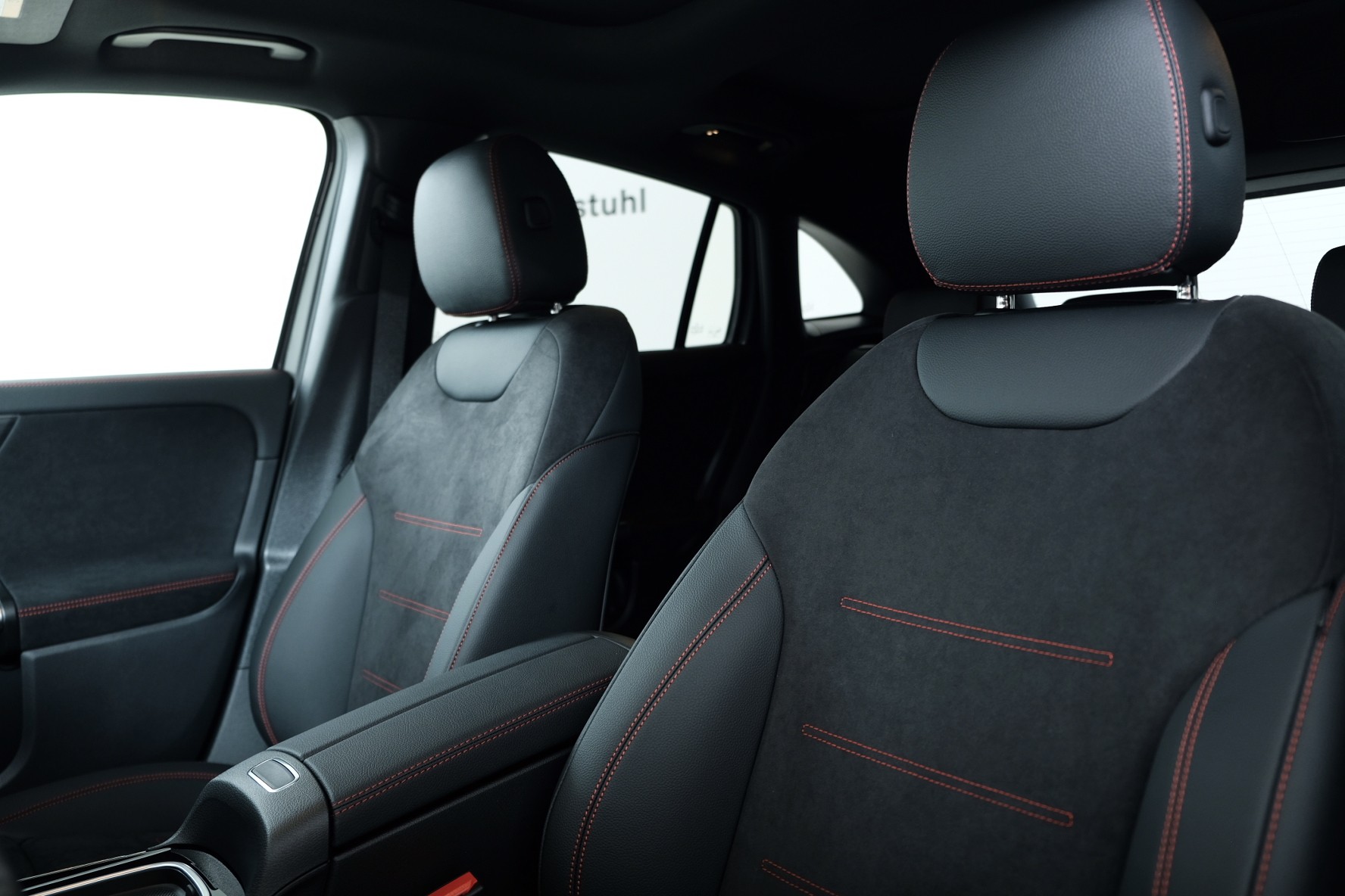 MERCEDES-BENZ GLA 220 d AMG Line 4matic H247-image-10