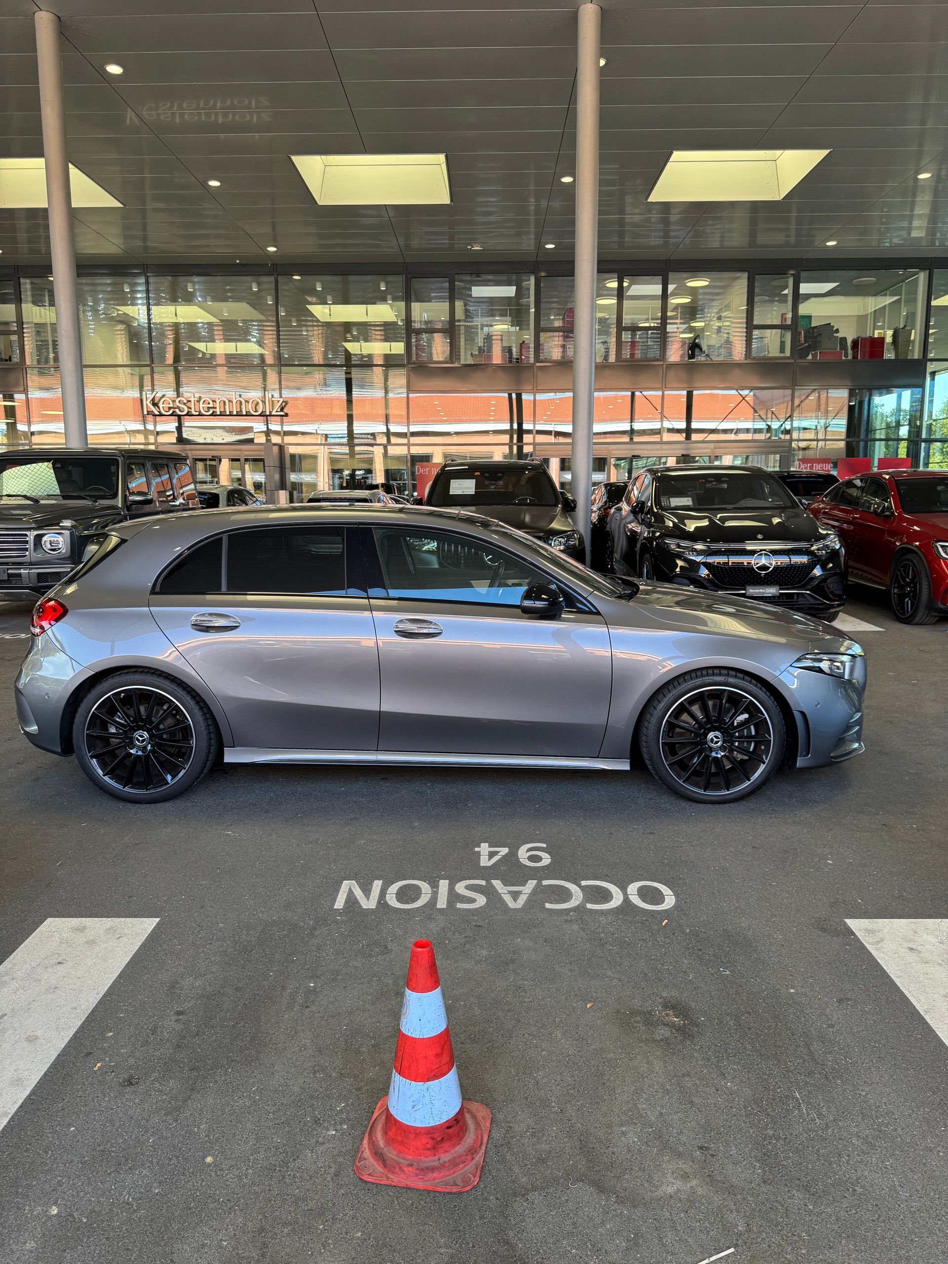 MERCEDES-BENZ A 250 AMG Line-image-3