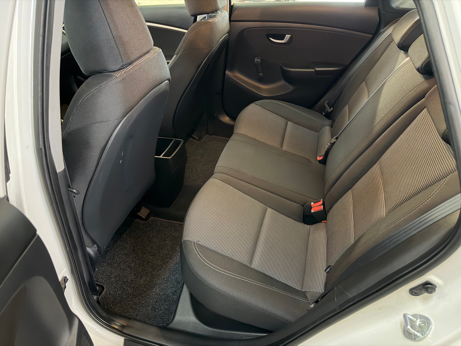 HYUNDAI i30 Wagon 1.4 Comfort-image-14