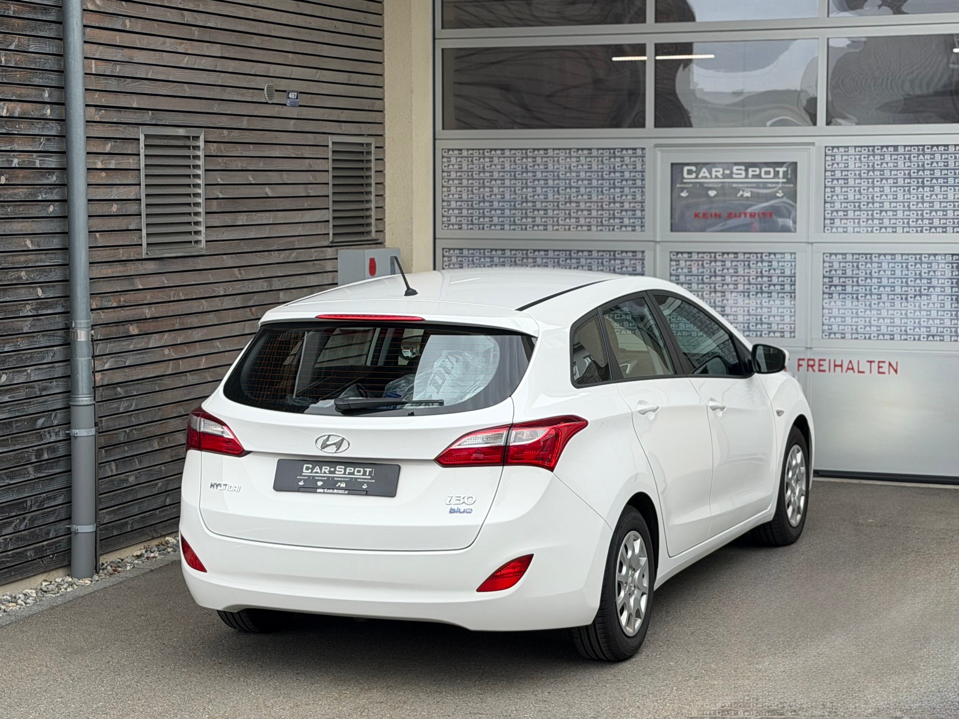 HYUNDAI i30 Wagon 1.4 Comfort-image-3