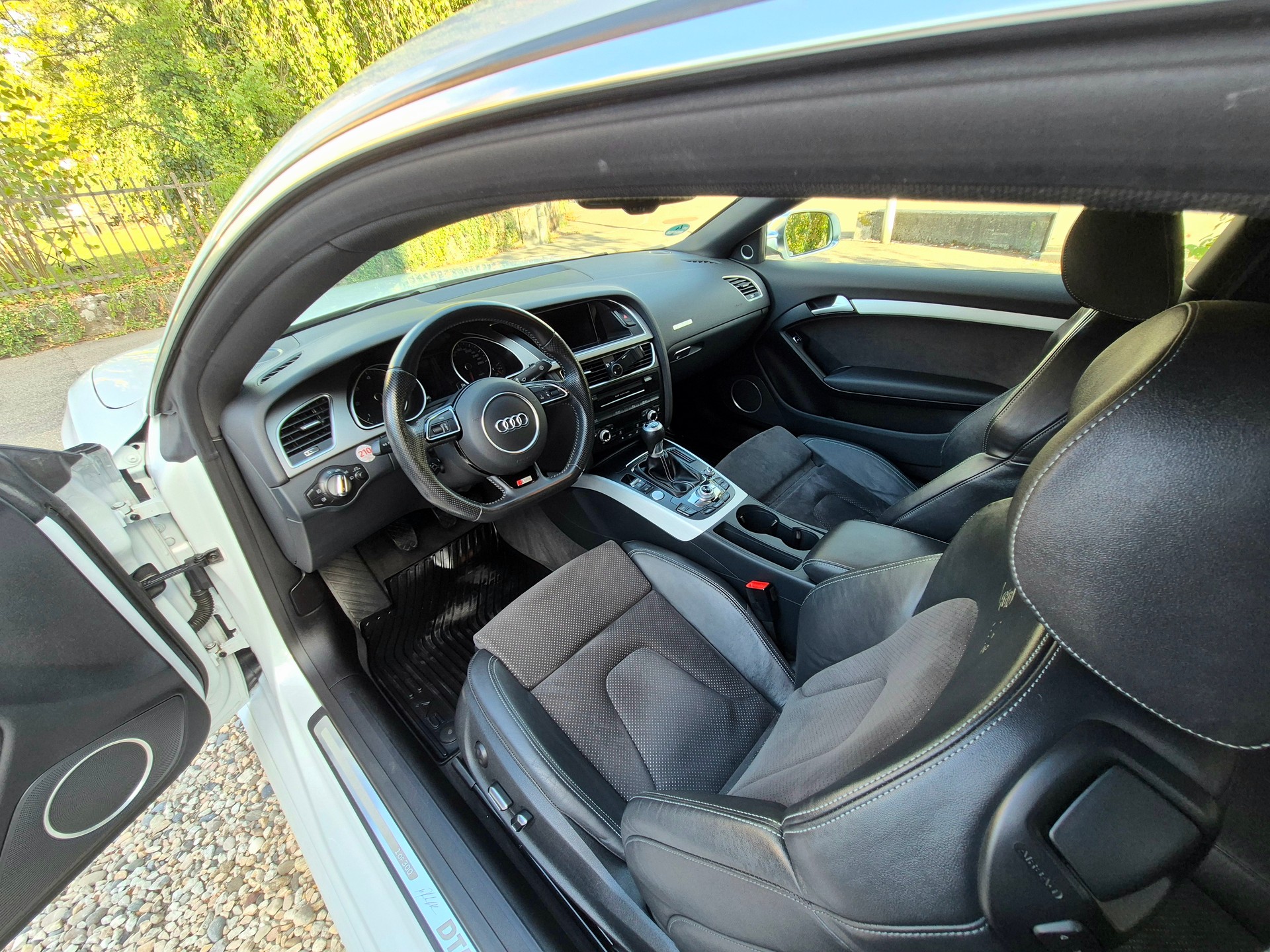 AUDI 2.0 TDI 177 quattro-image-4