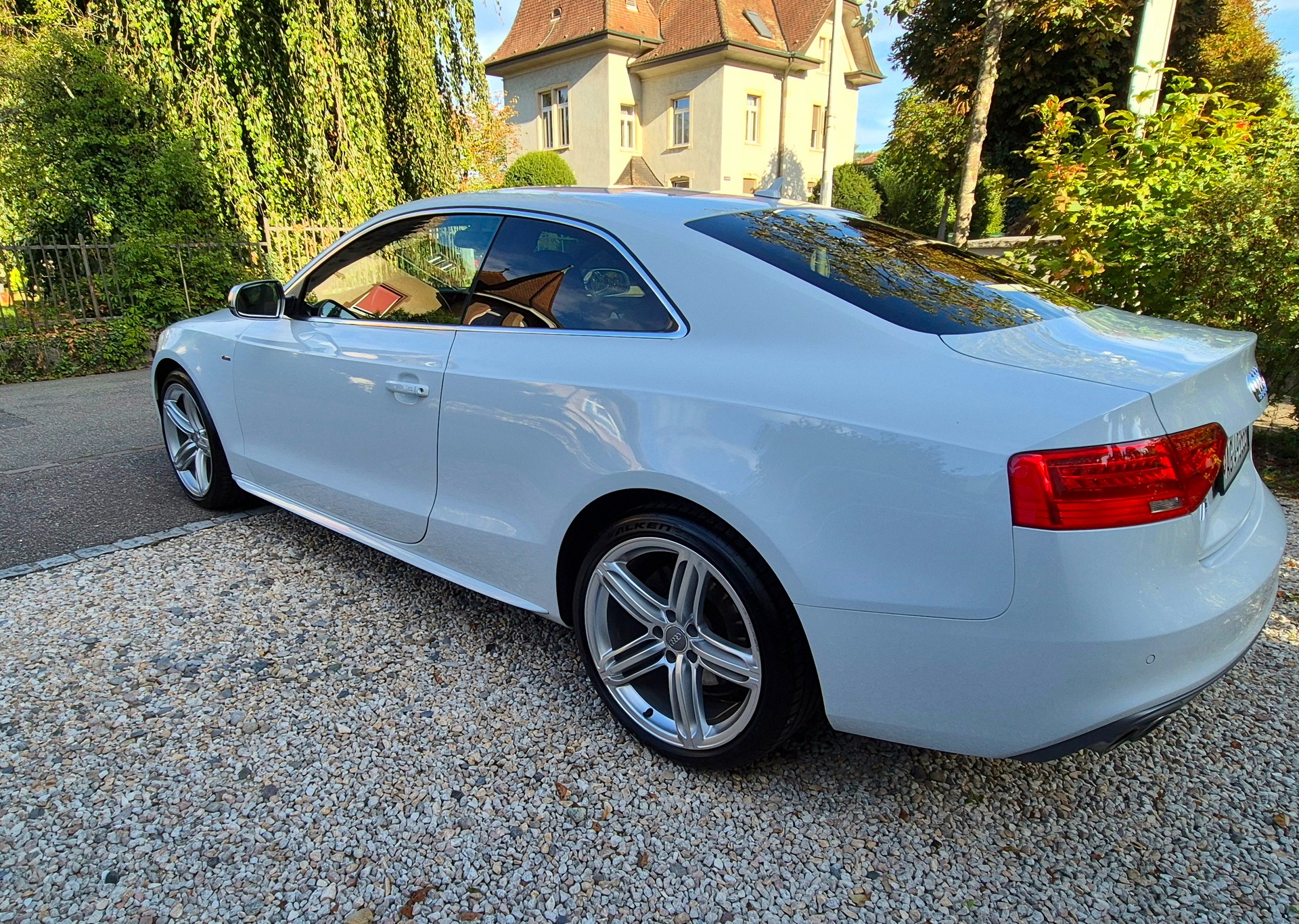 AUDI 2.0 TDI 177 quattro-image-1